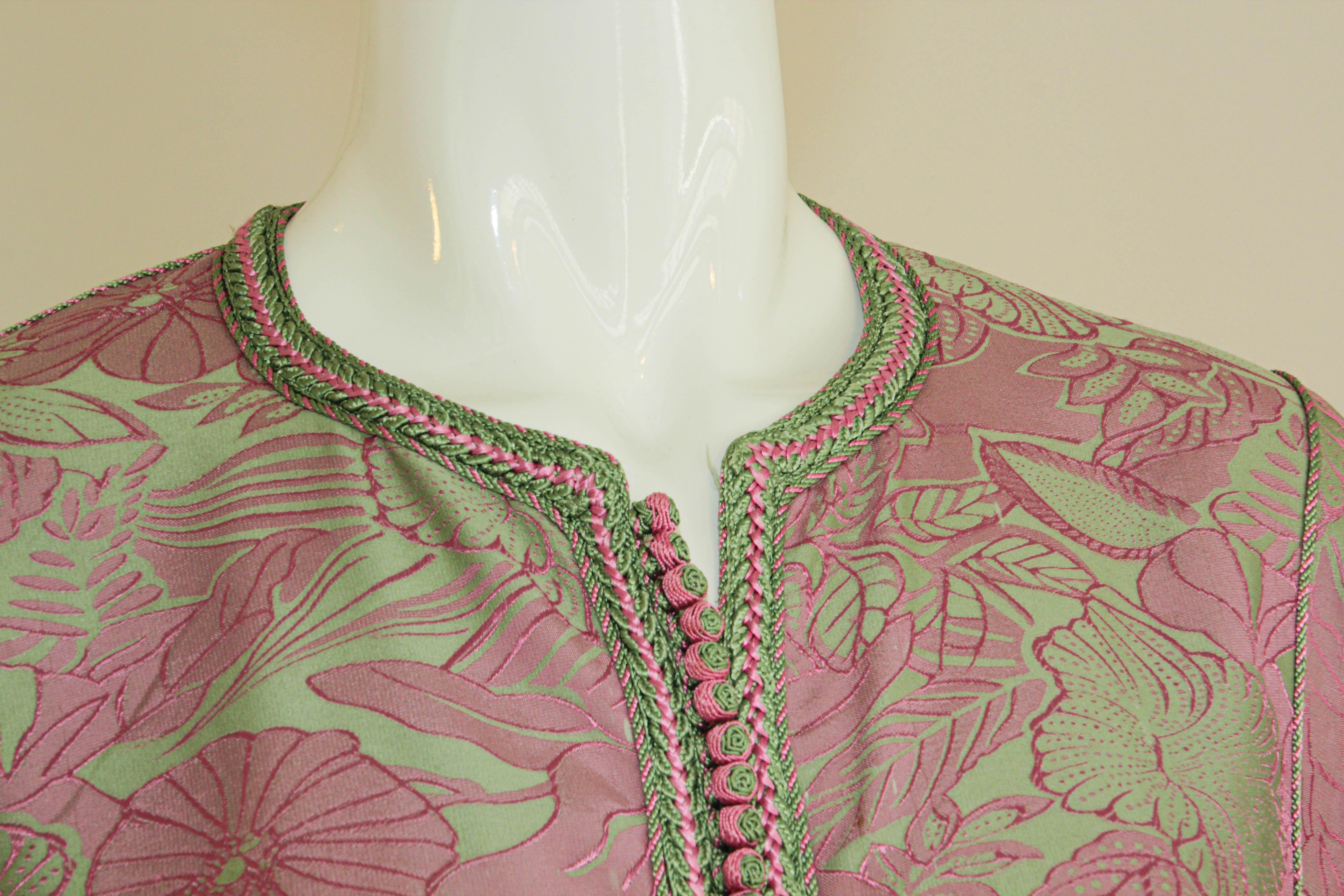 Caftan marocain vintage avec bordure rose et verte Pour femmes en vente