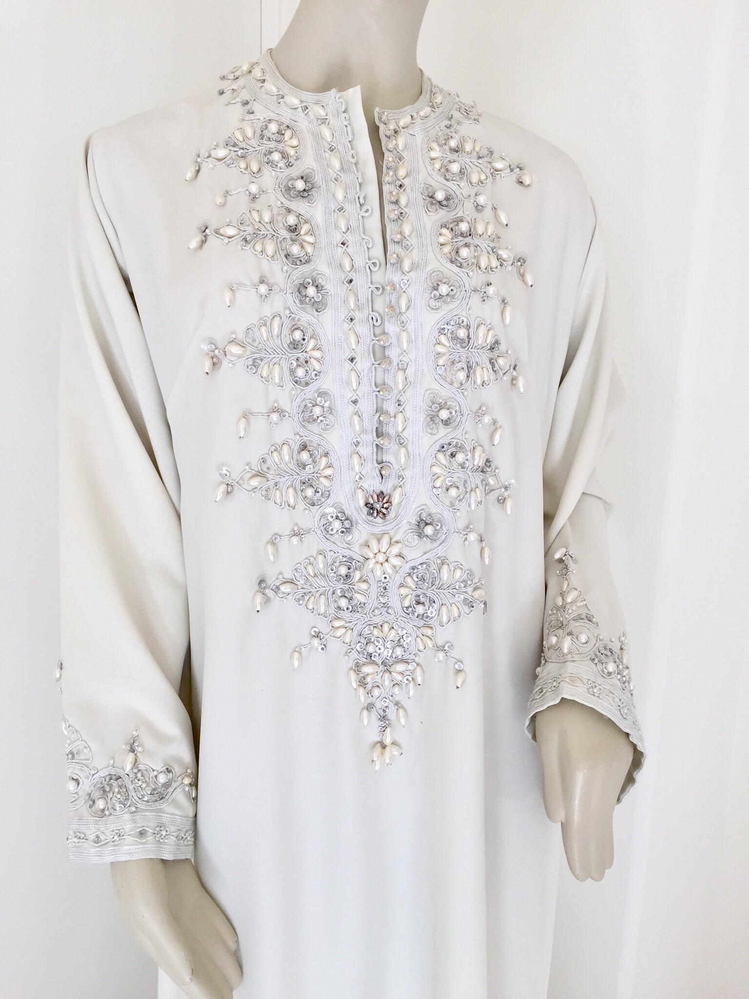 Moroccan Vintage Caftan White 1970s Kaftan Maxi Dress In Good Condition In North Hollywood, CA