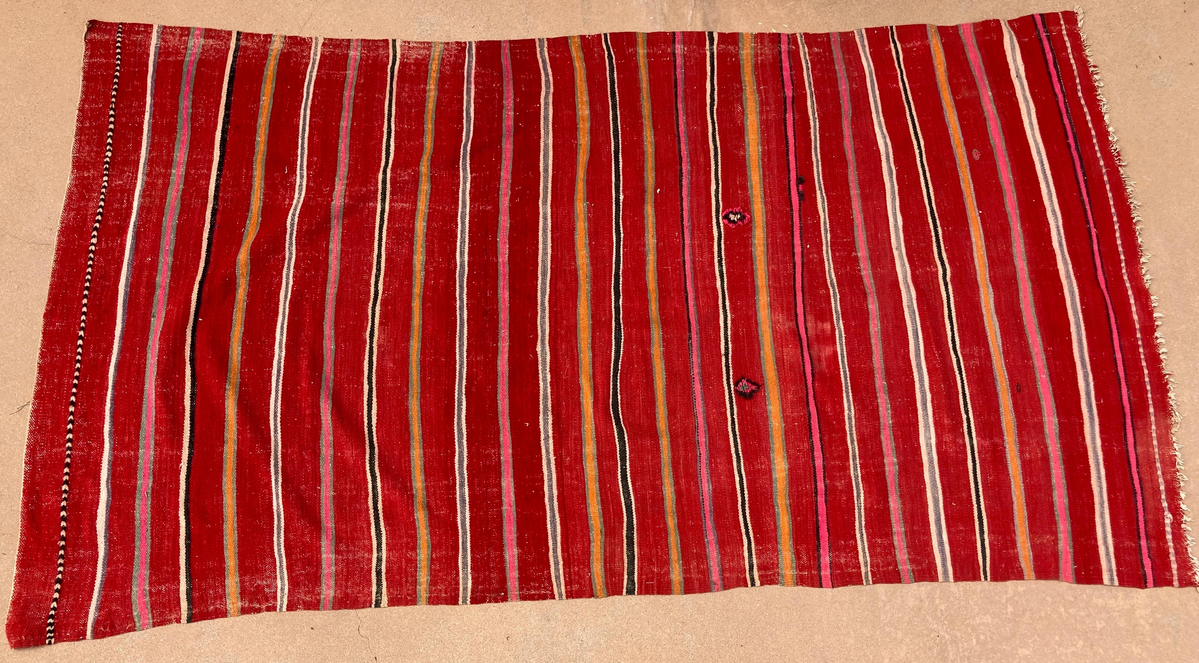 1060s authentic vintage Moroccan flat-weave Kilim Berber rug.Large size vintage Moroccan ethnic rug, handwoven by Berber women in Morocco for their own use.This rug was made using flat-weave technique with linear pattern of alternating stripes in