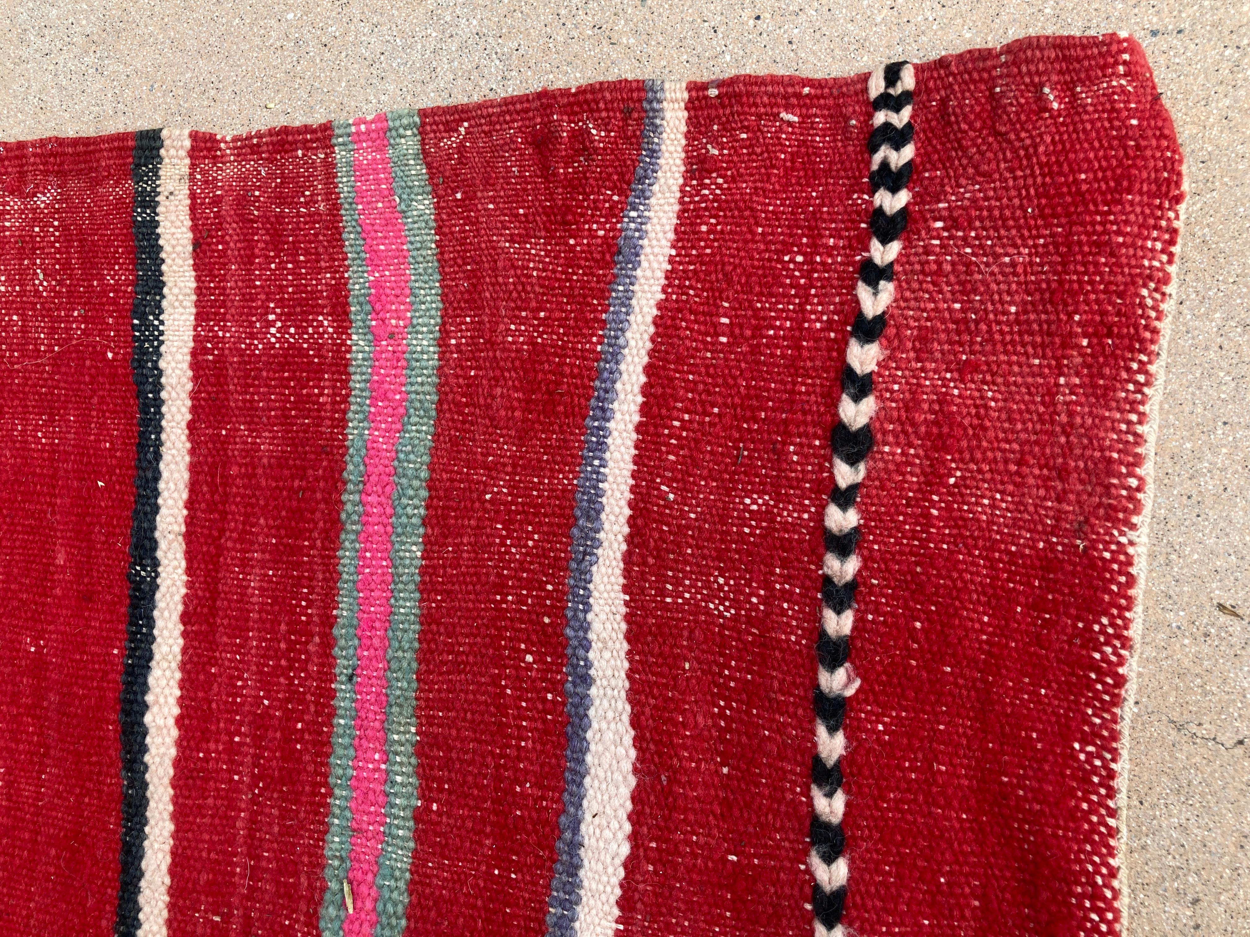 Marokkanischer Flachgewebe-Teppich aus ethnischen Textilien, 1960er Jahre (20. Jahrhundert) im Angebot