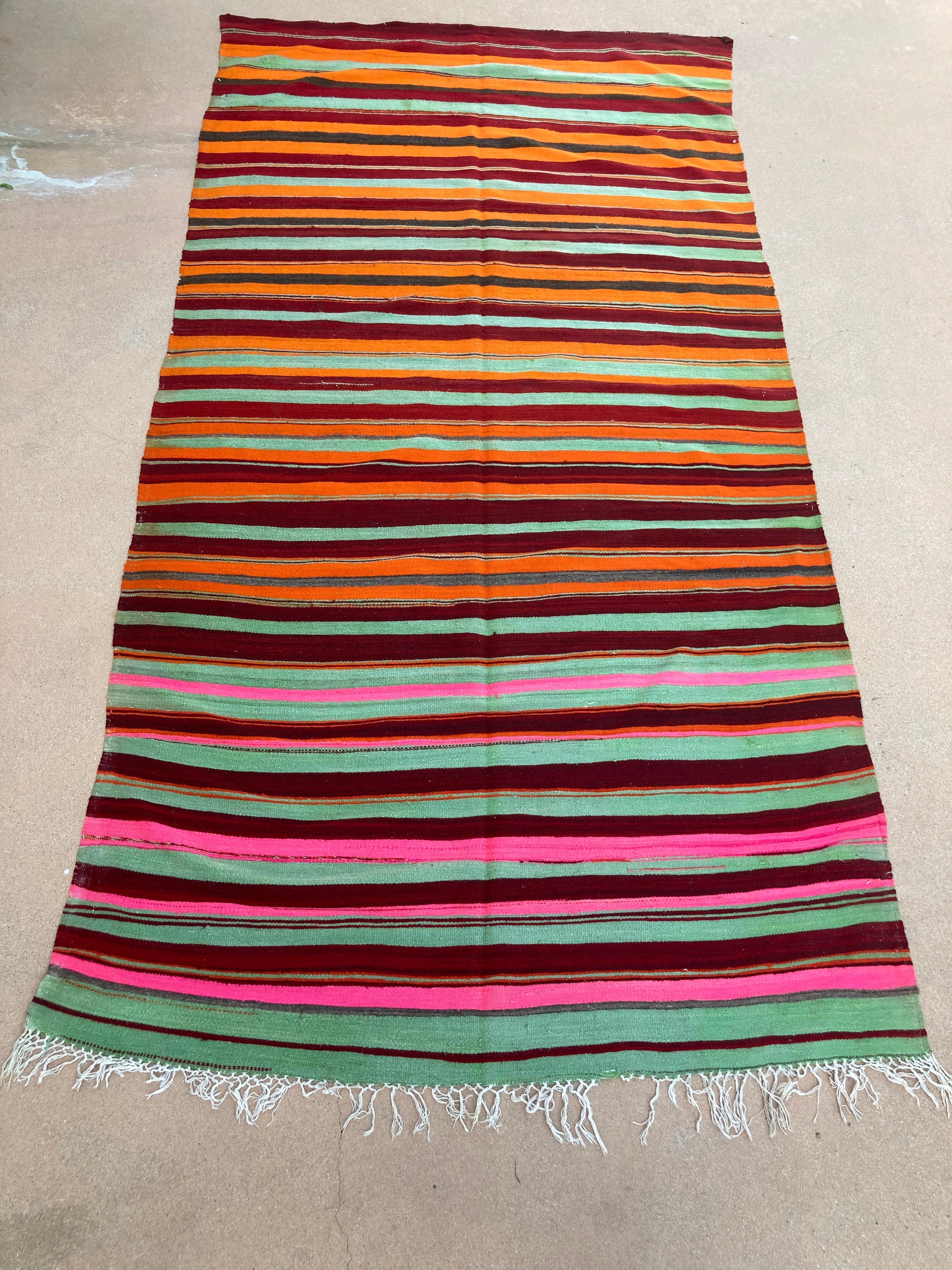 Marokkanischer Flachgeweber Vintage-Kelim-Teppich aus Nordafrika (Handgewebt) im Angebot