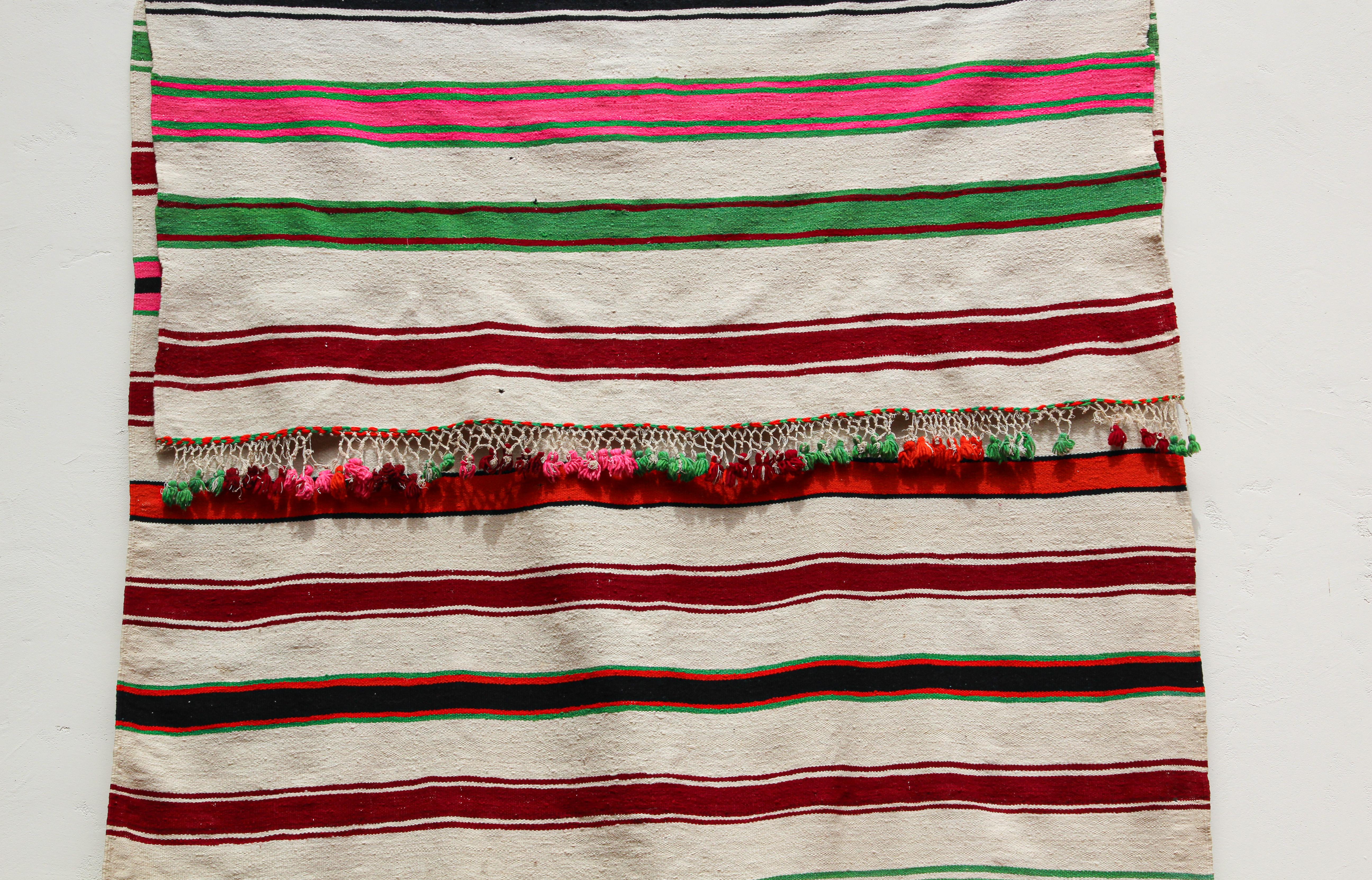 Vintage 1960s Moroccan Flat-Weave Rug, Ethnic Textile Handira For Sale 7