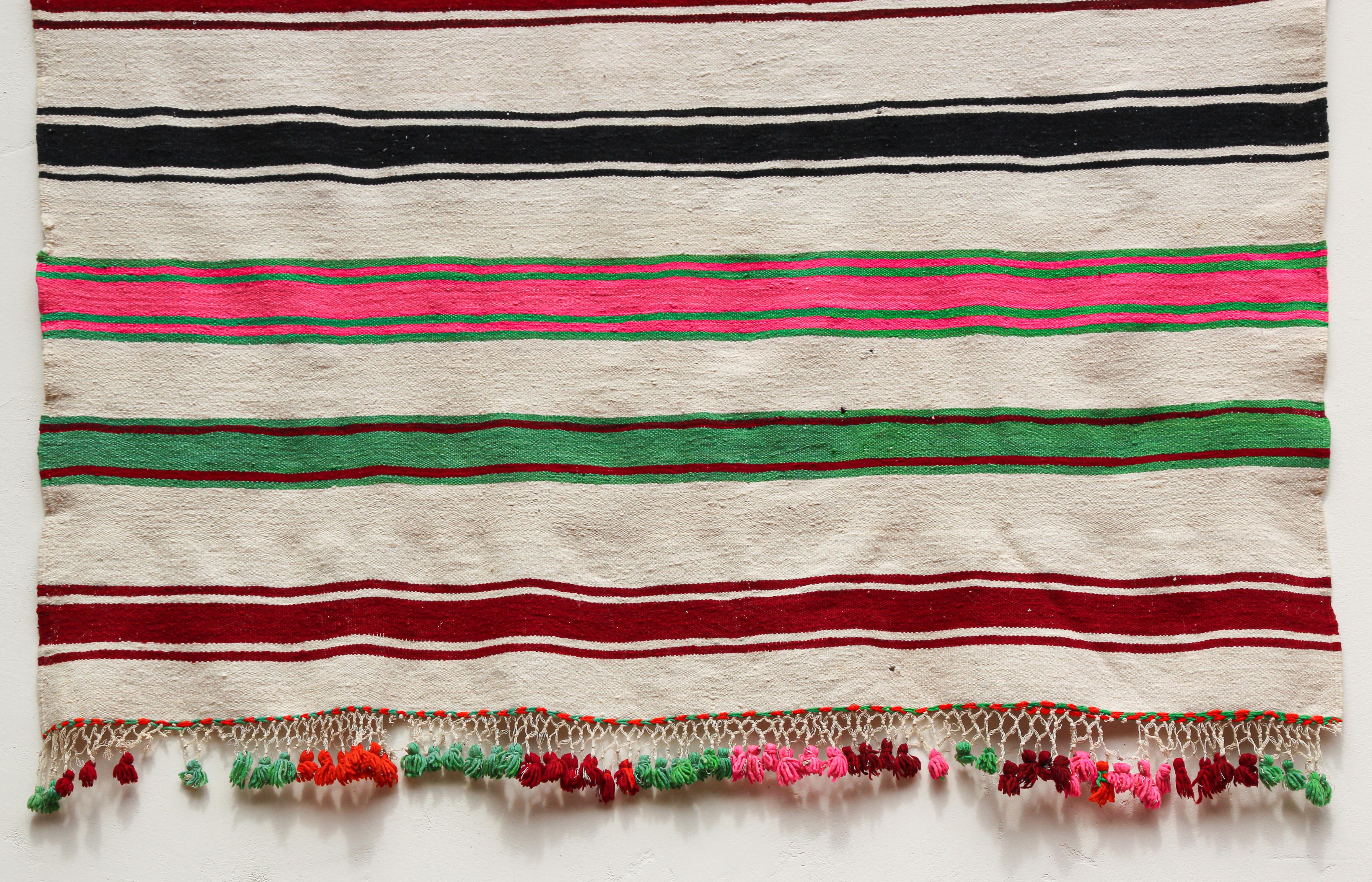 Vintage 1960s Moroccan Flat-Weave Rug, Ethnic Textile Handira For Sale 8