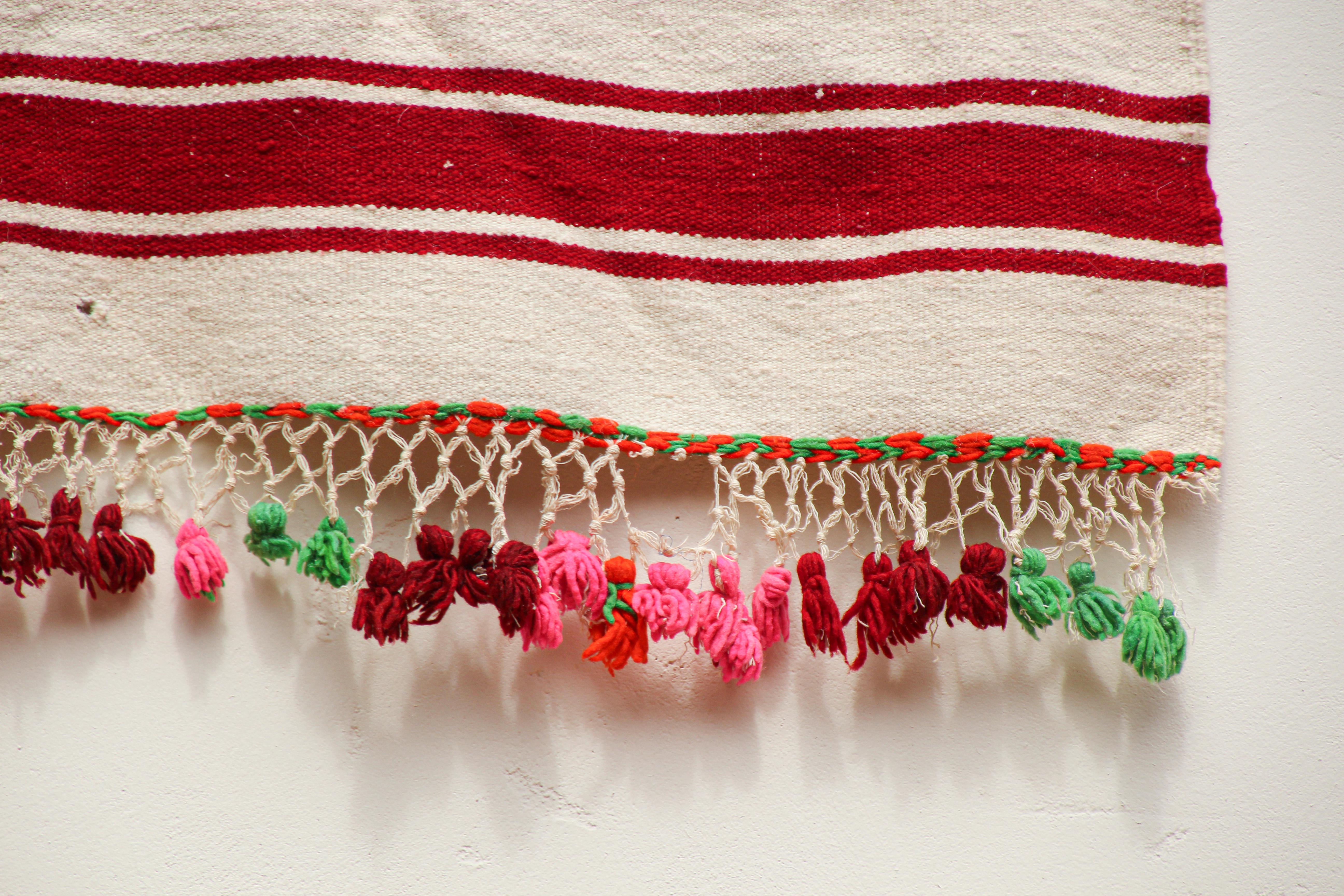 Vintage 1960s Moroccan Flat-Weave Rug, Ethnic Textile Handira For Sale 12