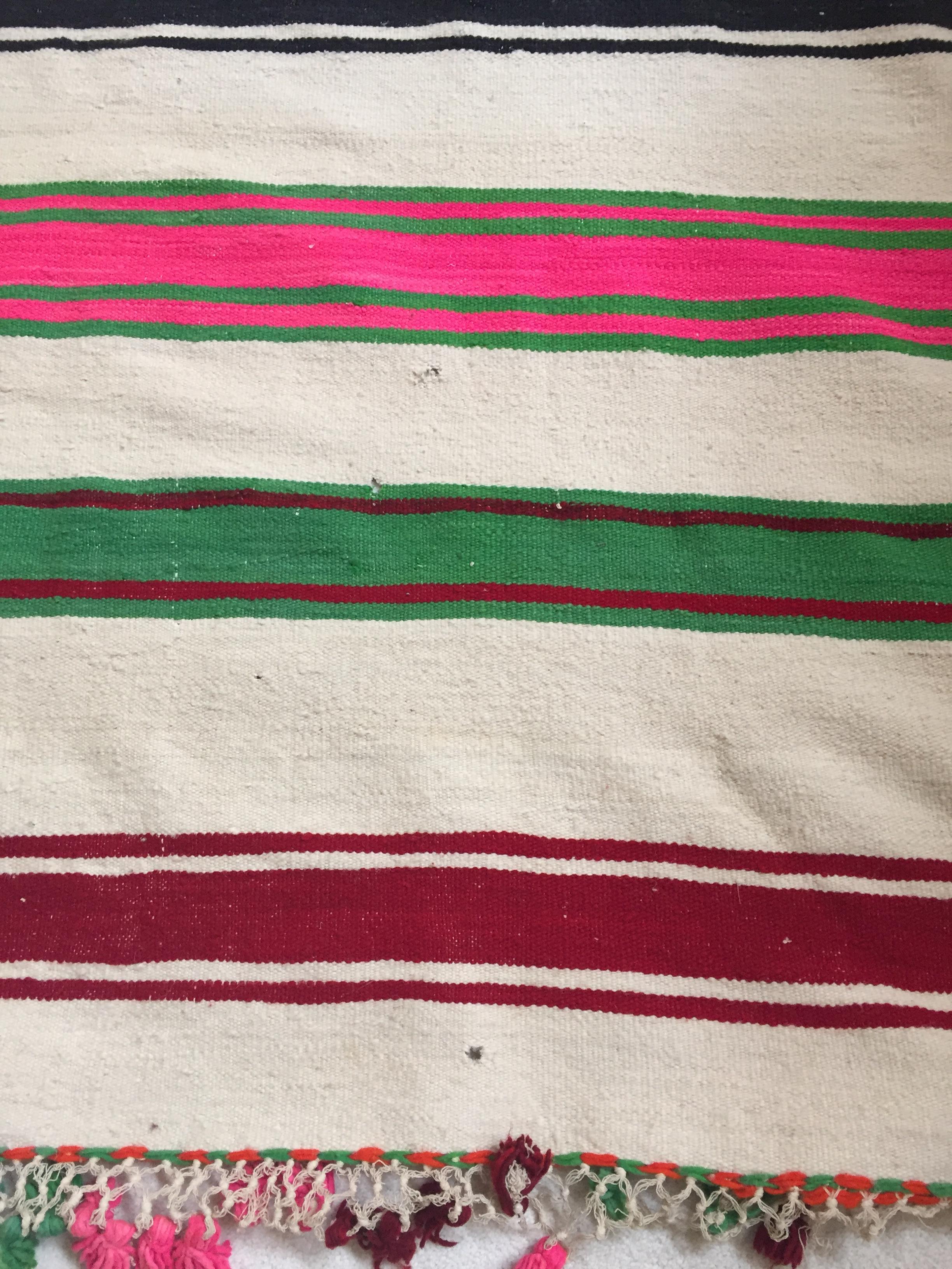 Vintage 1960s Moroccan Flat-Weave Rug, Ethnic Textile Handira For Sale 13