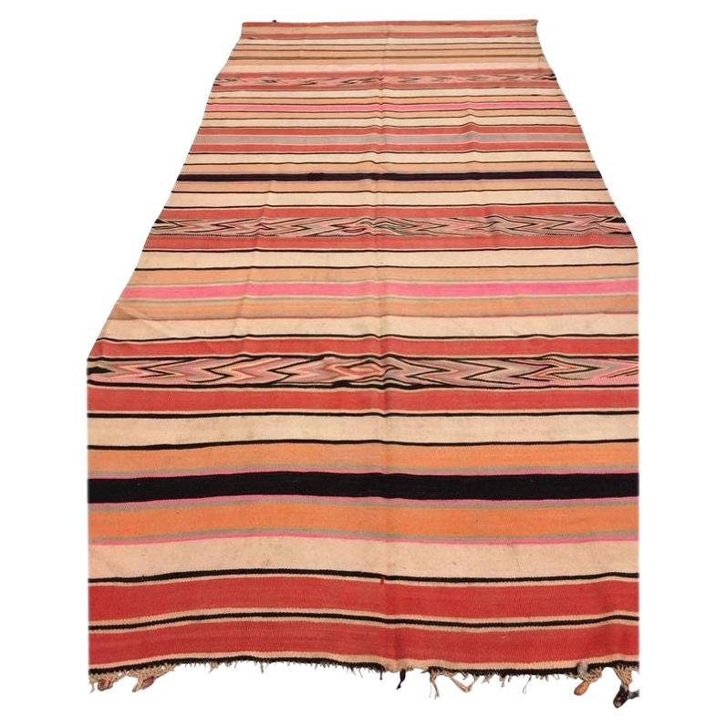 Marokkanischer Flachgewebe-Streifenteppich im Vintage-Stil