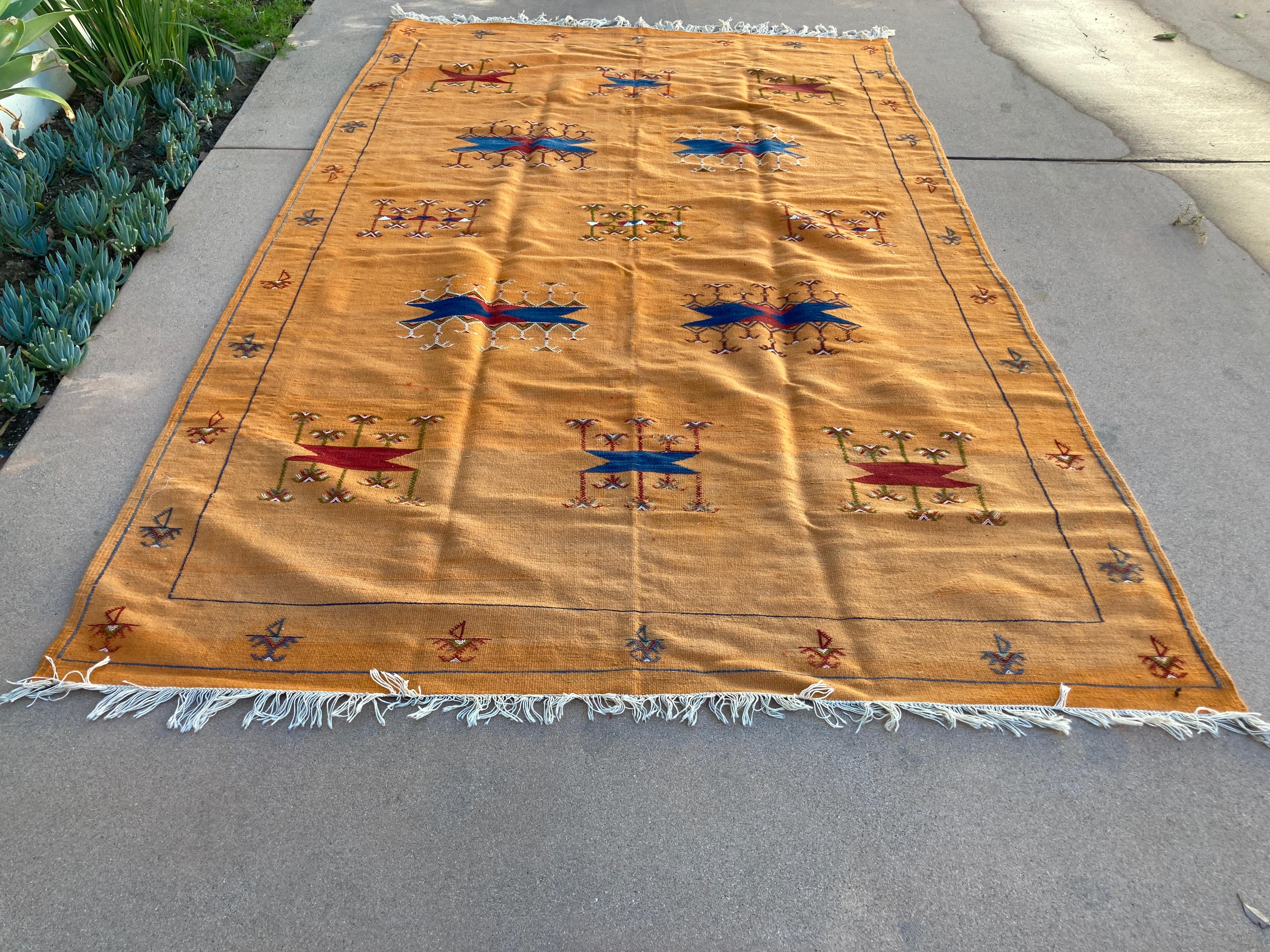 Vintage Moroccan flat-weave Kilim sunflower rug.
Minimalist Berber pattern on a yellow saffron color flat weave field.
Vintage light brown Moroccan rug, handwoven by Berber women in Morocco for their own use.
This rug was made using flat-weave