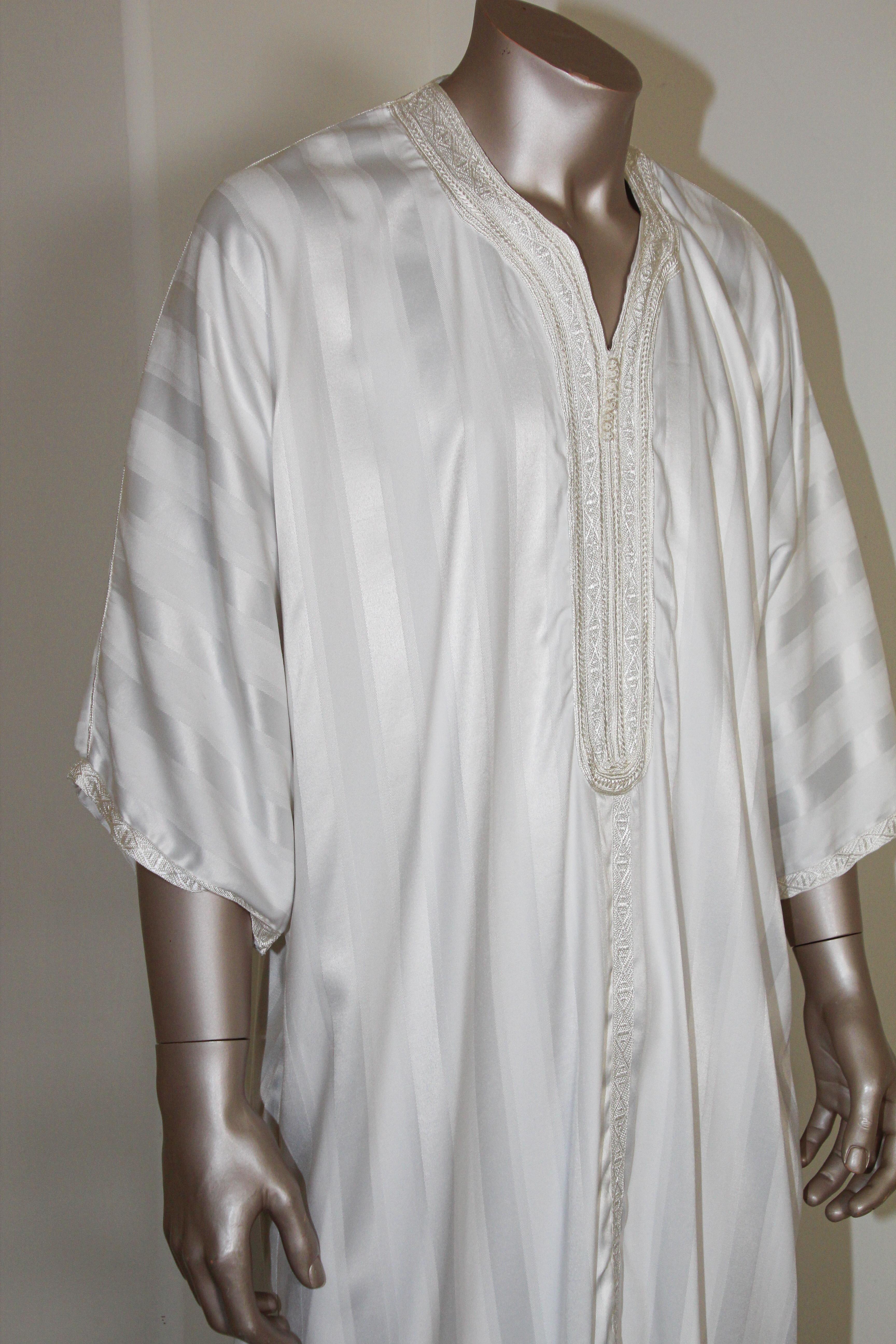 Women's or Men's Moroccan Vintage Gentleman White Caftan For Sale