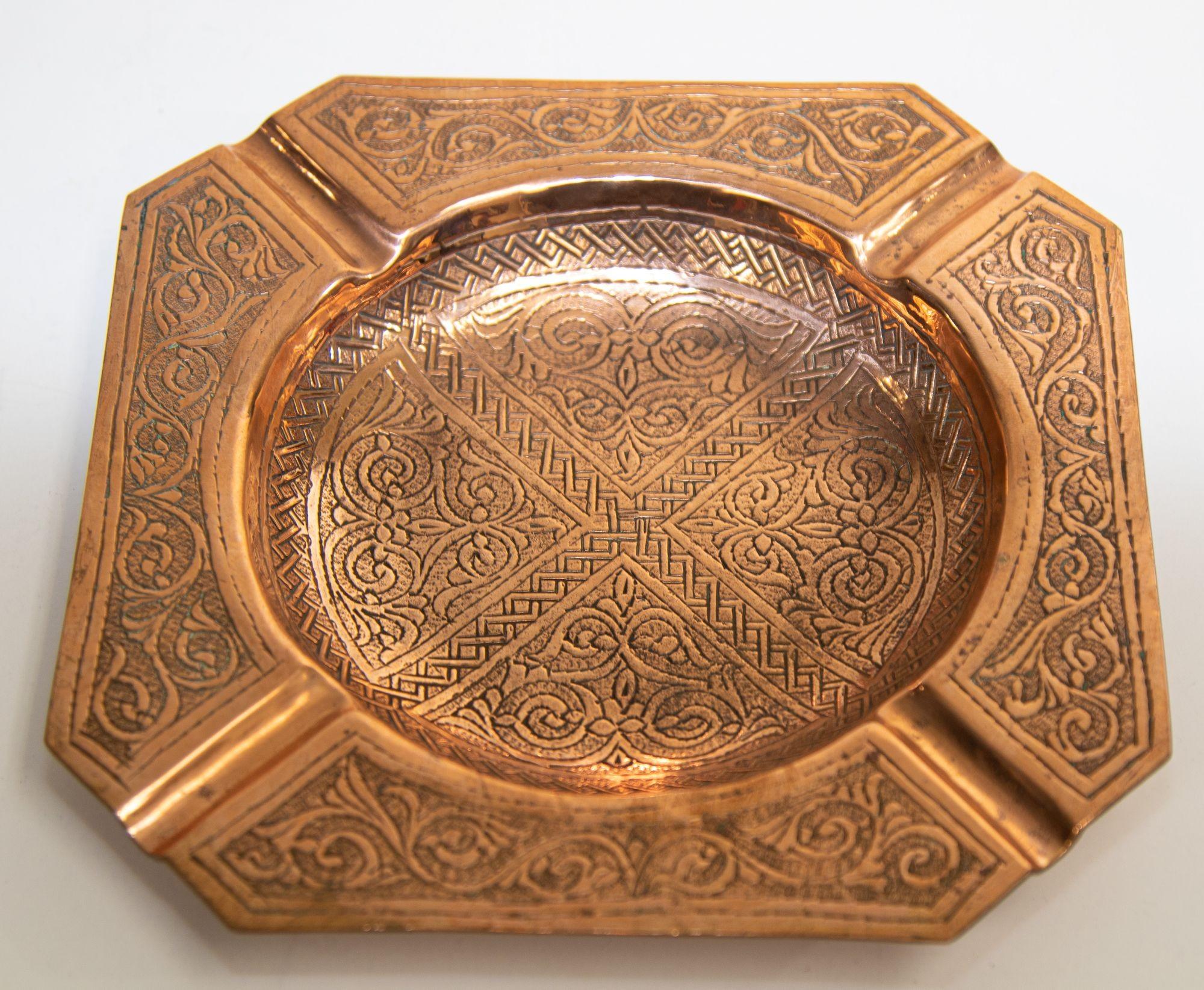 20th Century Moroccan Vintage Hammered Copper Ashtray in Moorish Design Octagonal Dish 1950's