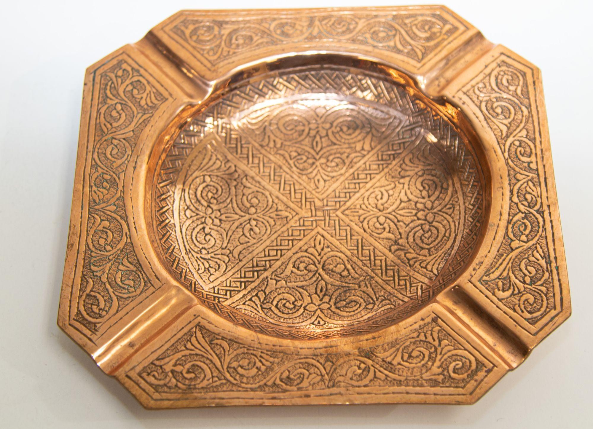 Metal Moroccan Vintage Hammered Copper Ashtray in Moorish Design Octagonal Dish 1950's