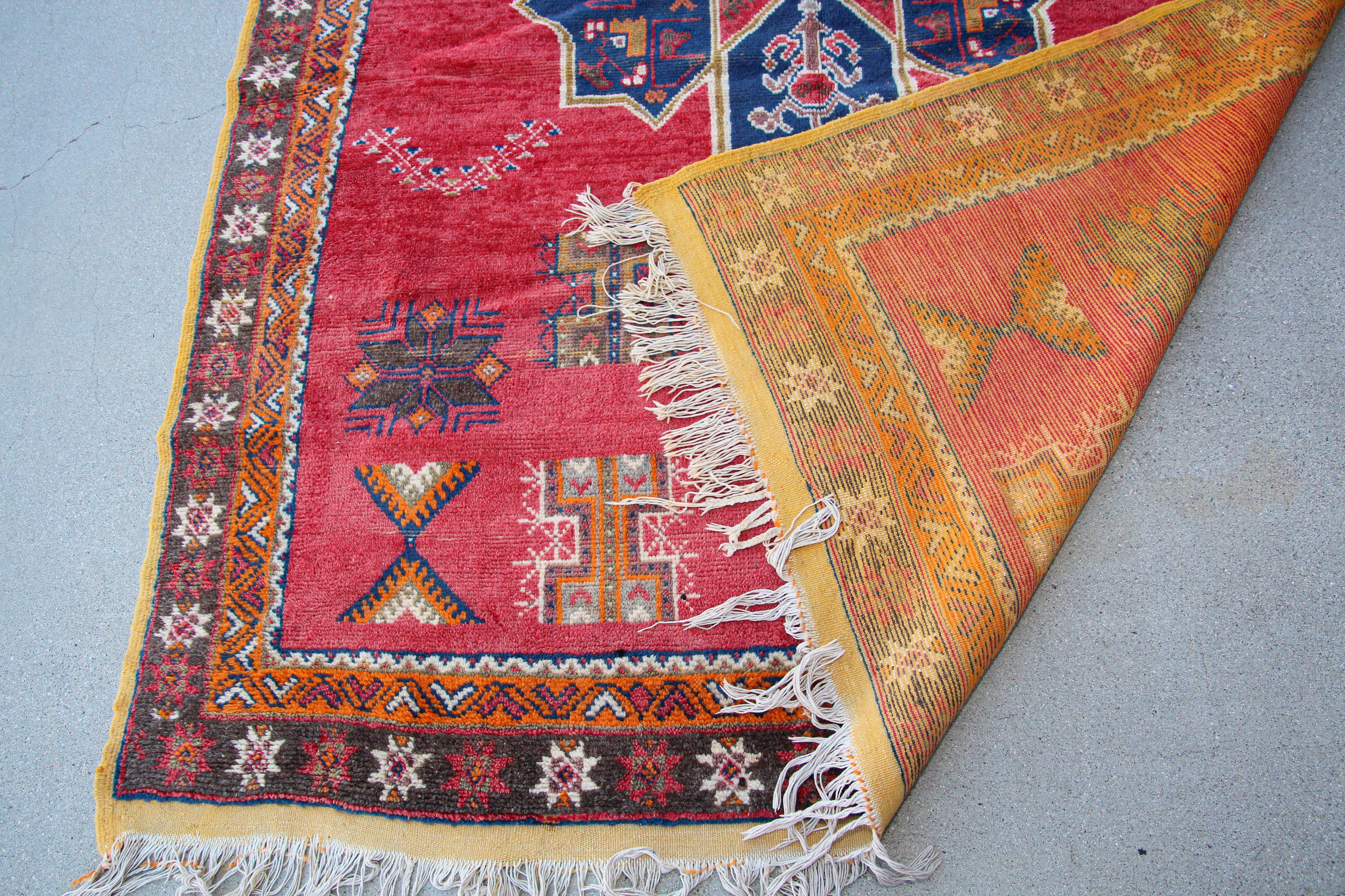 1960er Marokkanischer handgewebter Berberteppich im Vintage-Stil im Angebot 3