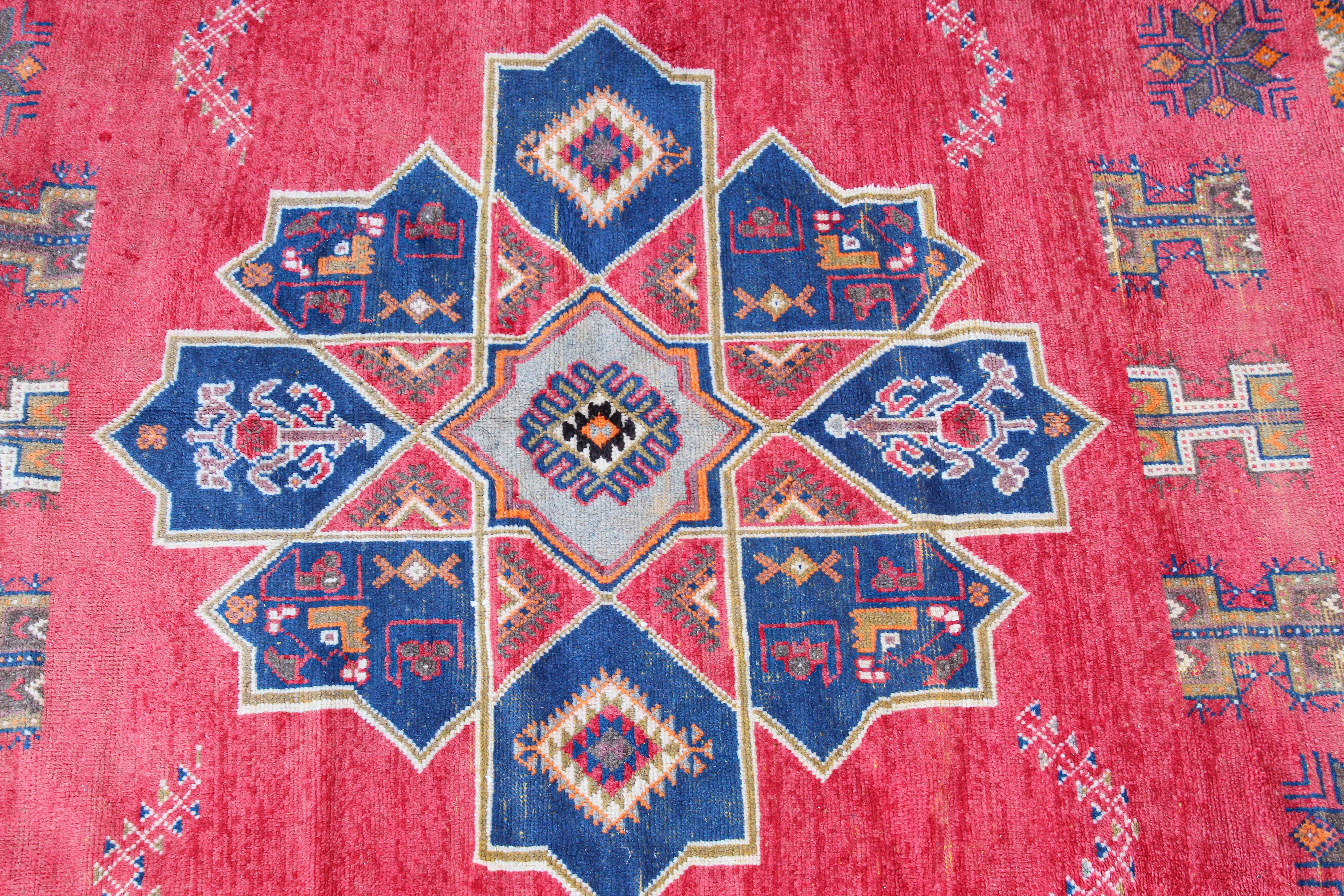 1960er Marokkanischer handgewebter Berberteppich im Vintage-Stil im Angebot 6