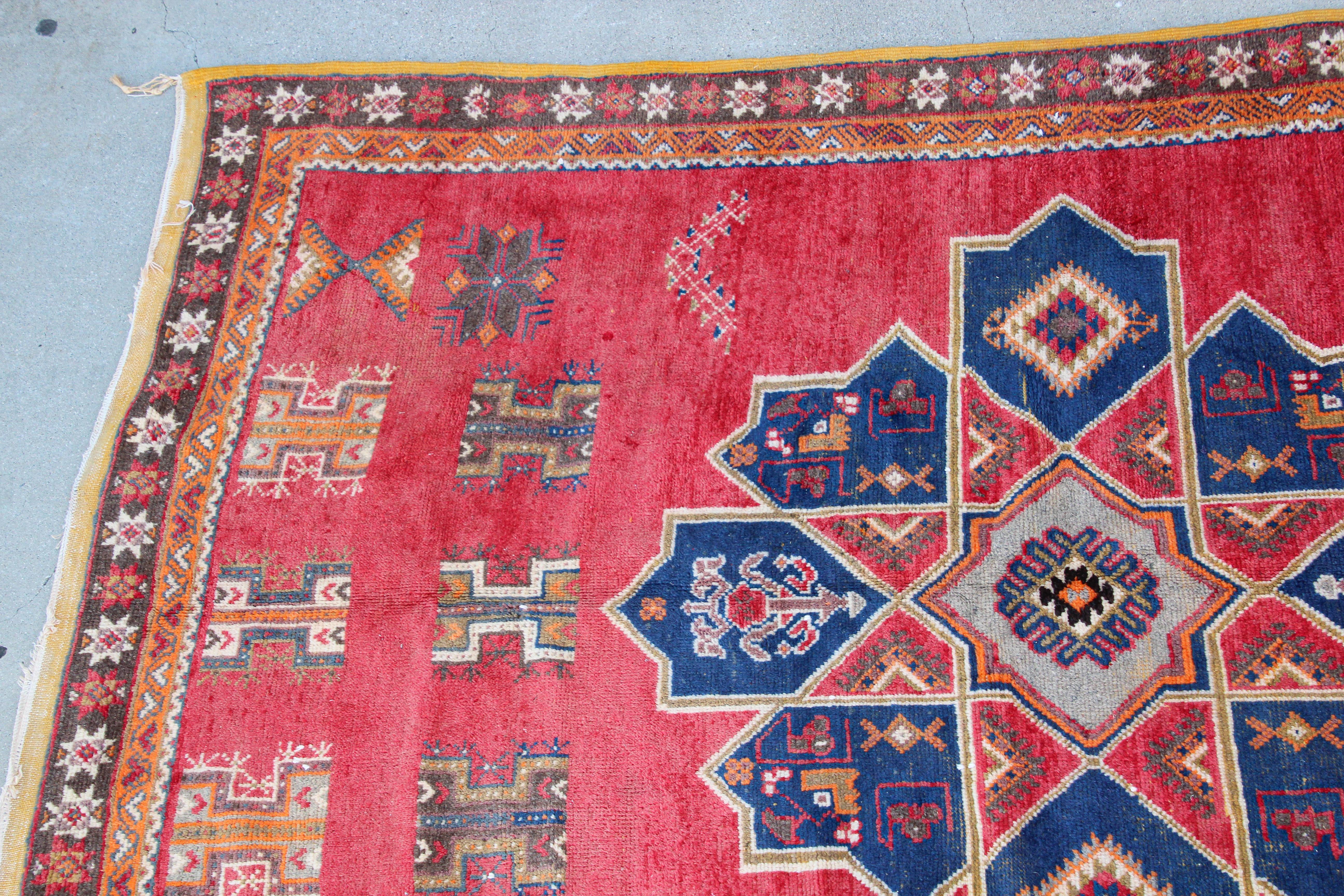 1960er Marokkanischer handgewebter Berberteppich im Vintage-Stil im Angebot 7