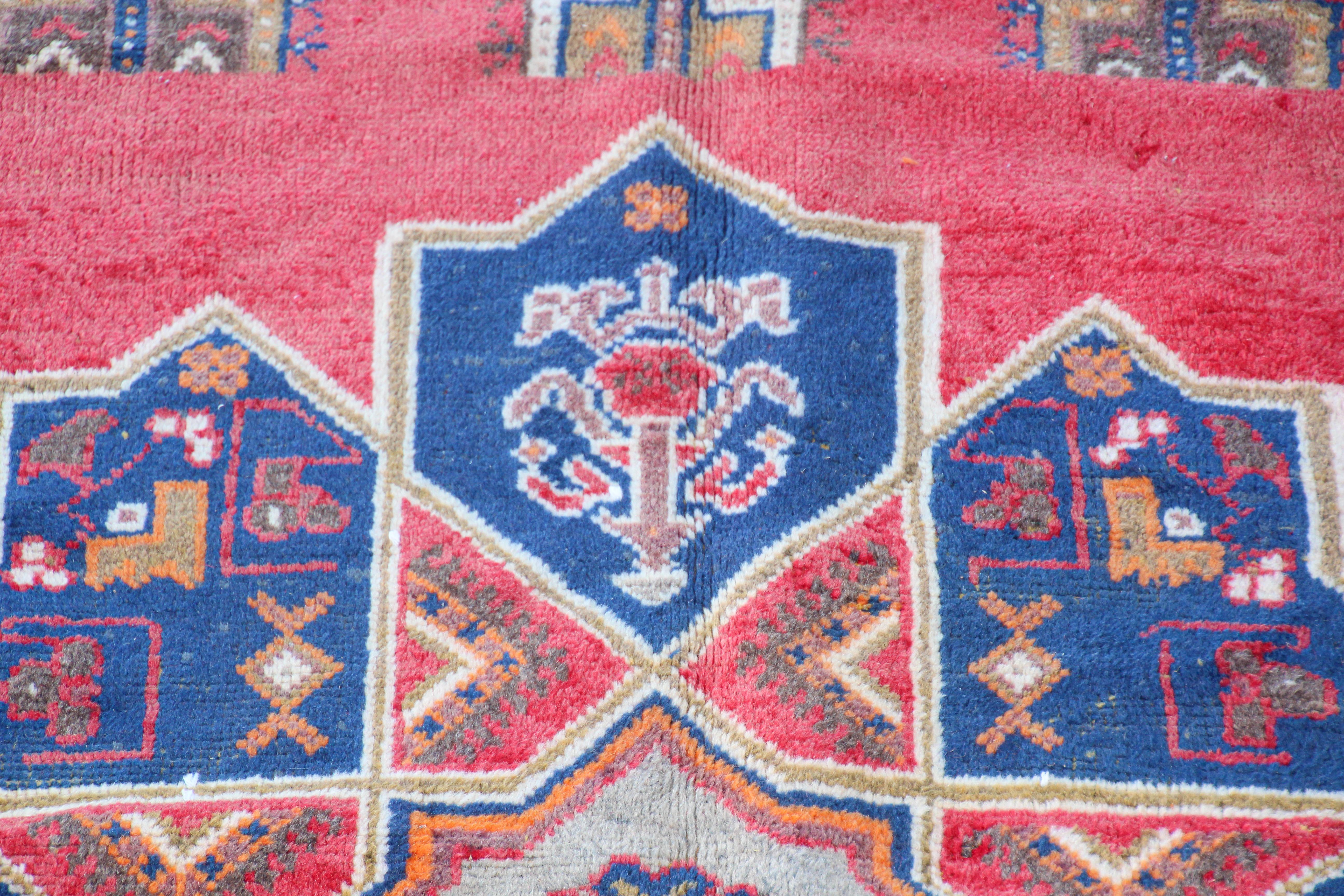 1960er Marokkanischer handgewebter Berberteppich im Vintage-Stil (Pflanzlich gefärbt) im Angebot