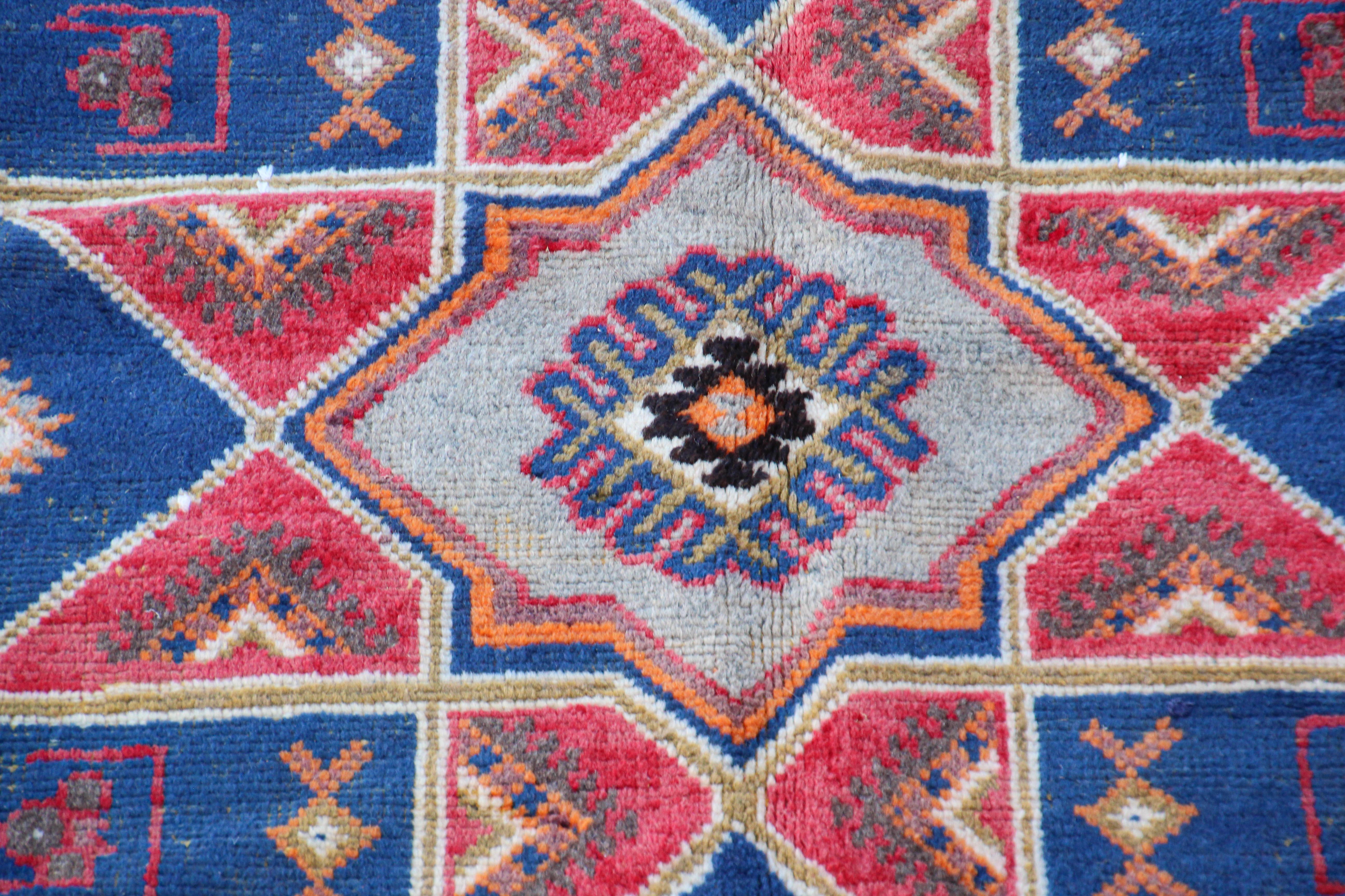 1960er Marokkanischer handgewebter Berberteppich im Vintage-Stil im Zustand „Gut“ im Angebot in North Hollywood, CA