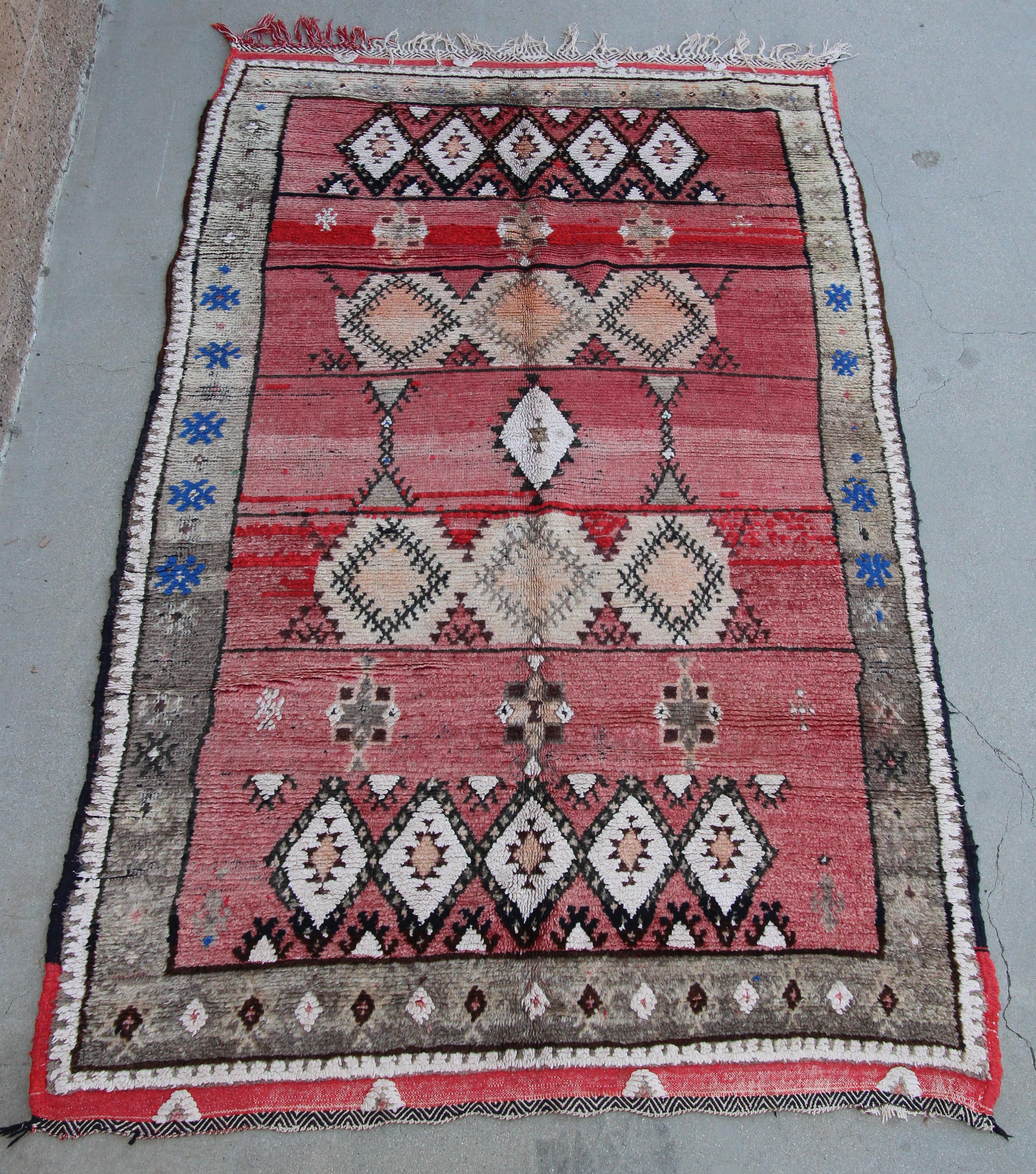 Moroccan Vintage Hand-Woven Boujad Berber Rug, circa 1960 For Sale 3