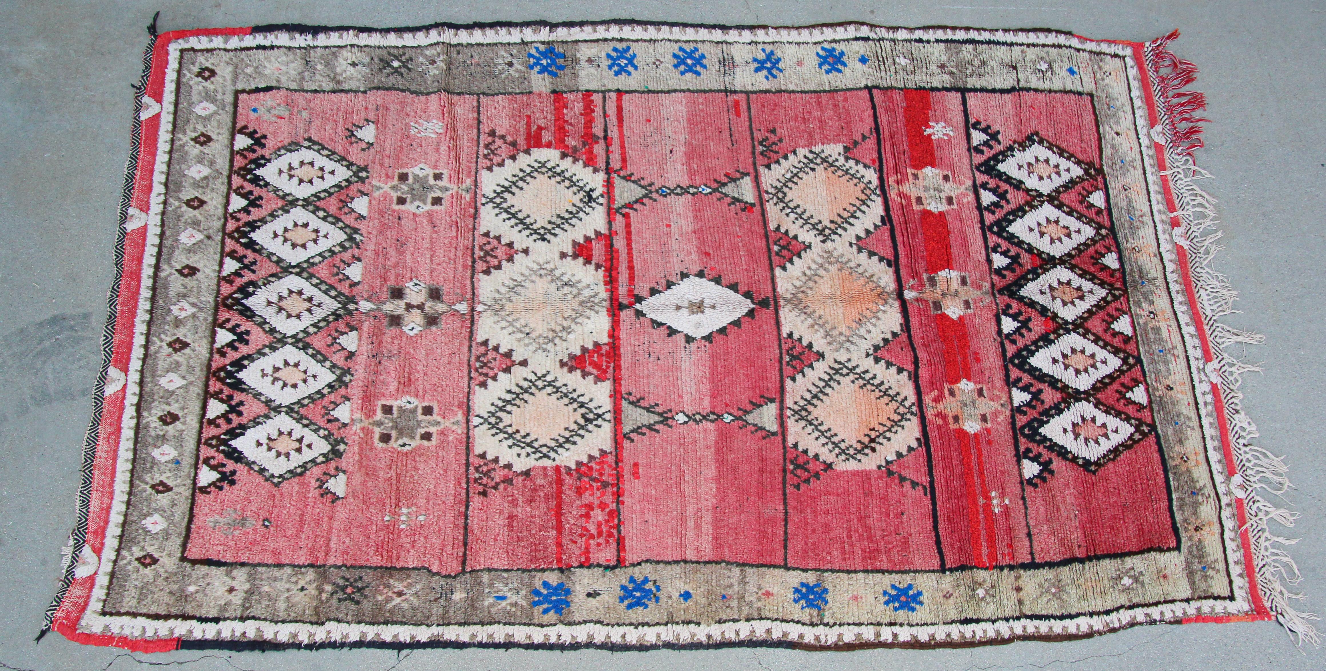 1960s Handwoven vintage Moroccan Berber Tribal Boujad rug, nicely aged with vivid cors.Beautif Boujad Moroccan hand knotted wo rug. This Moroccan rug has a mti-cor field and accent in all-over abstract patterns with different Berber and