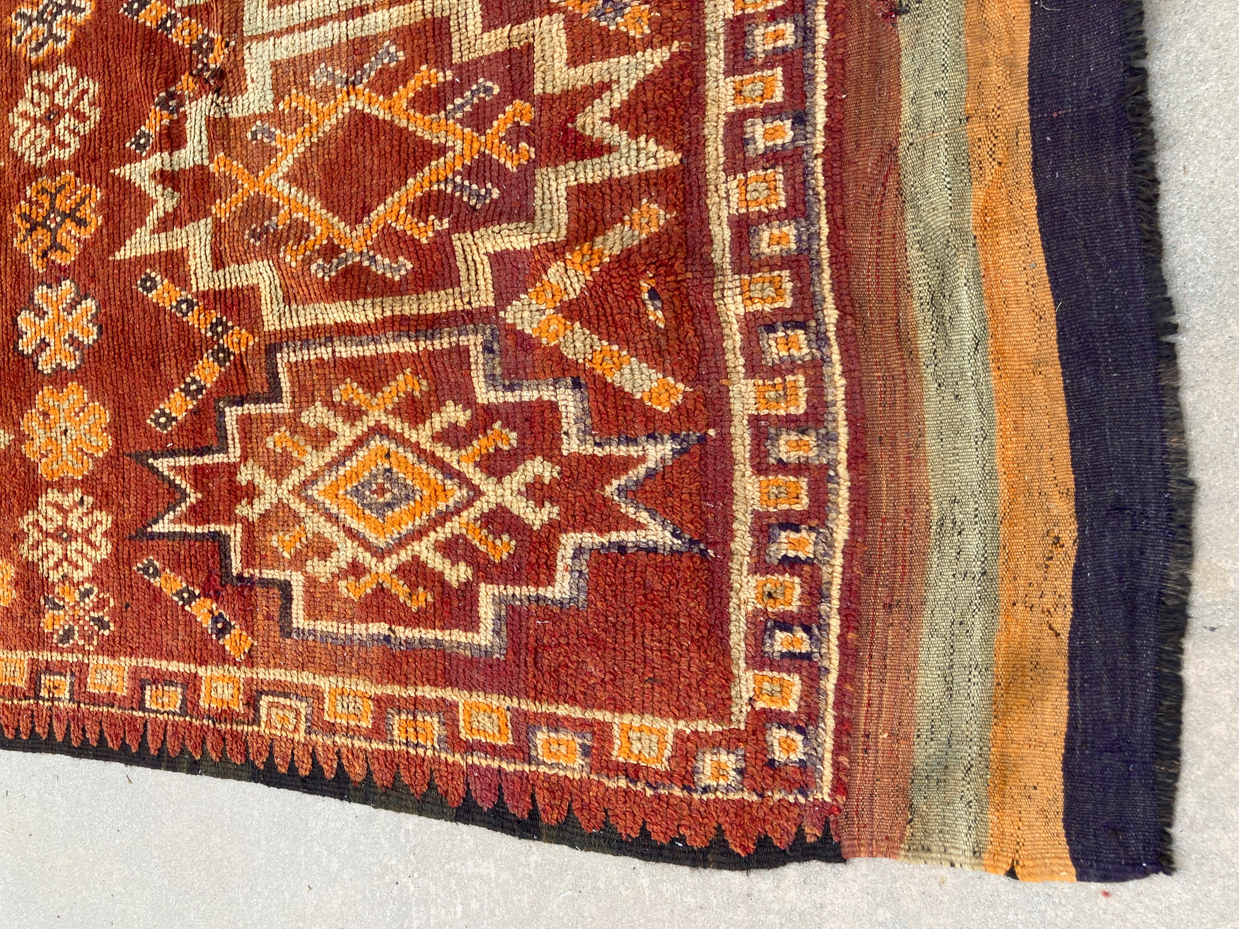 1960s Moroccan Vintage Hand-woven Boujad Tribal Area Rug For Sale 7