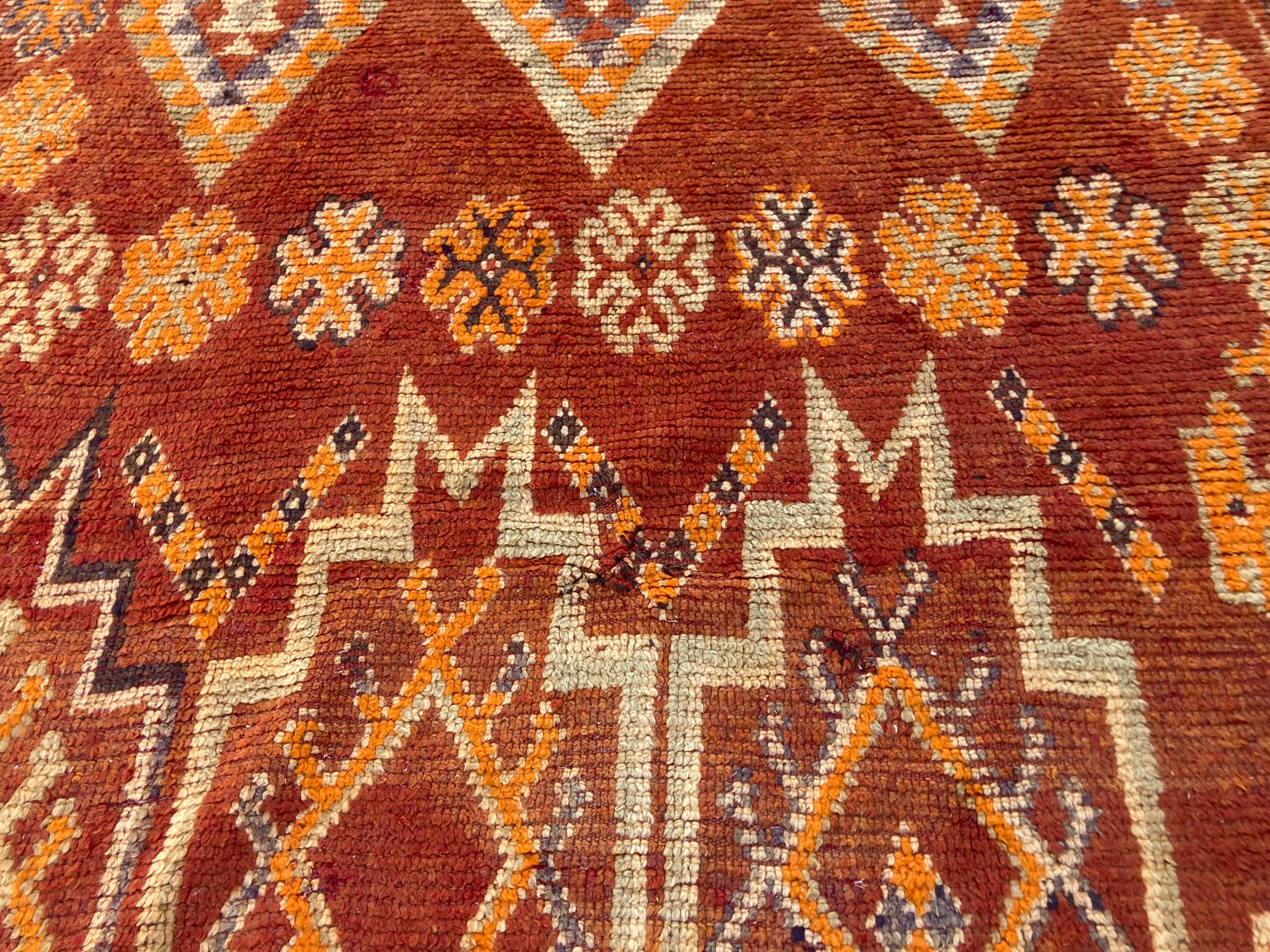 1960s Moroccan Vintage Hand-woven Boujad Tribal Area Rug For Sale 10