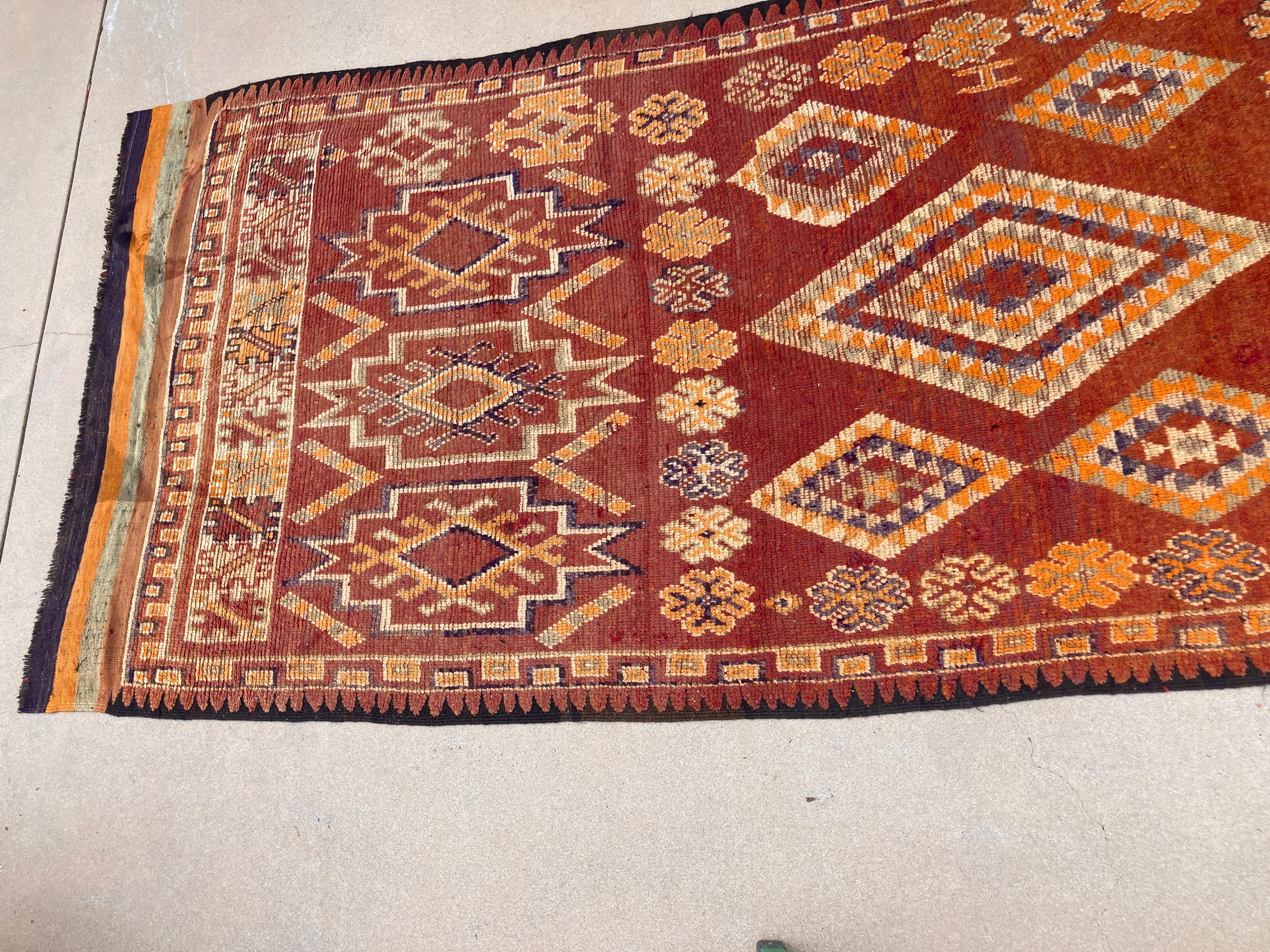 1960s Moroccan Vintage Hand-woven Boujad Tribal Area Rug In Good Condition For Sale In North Hollywood, CA