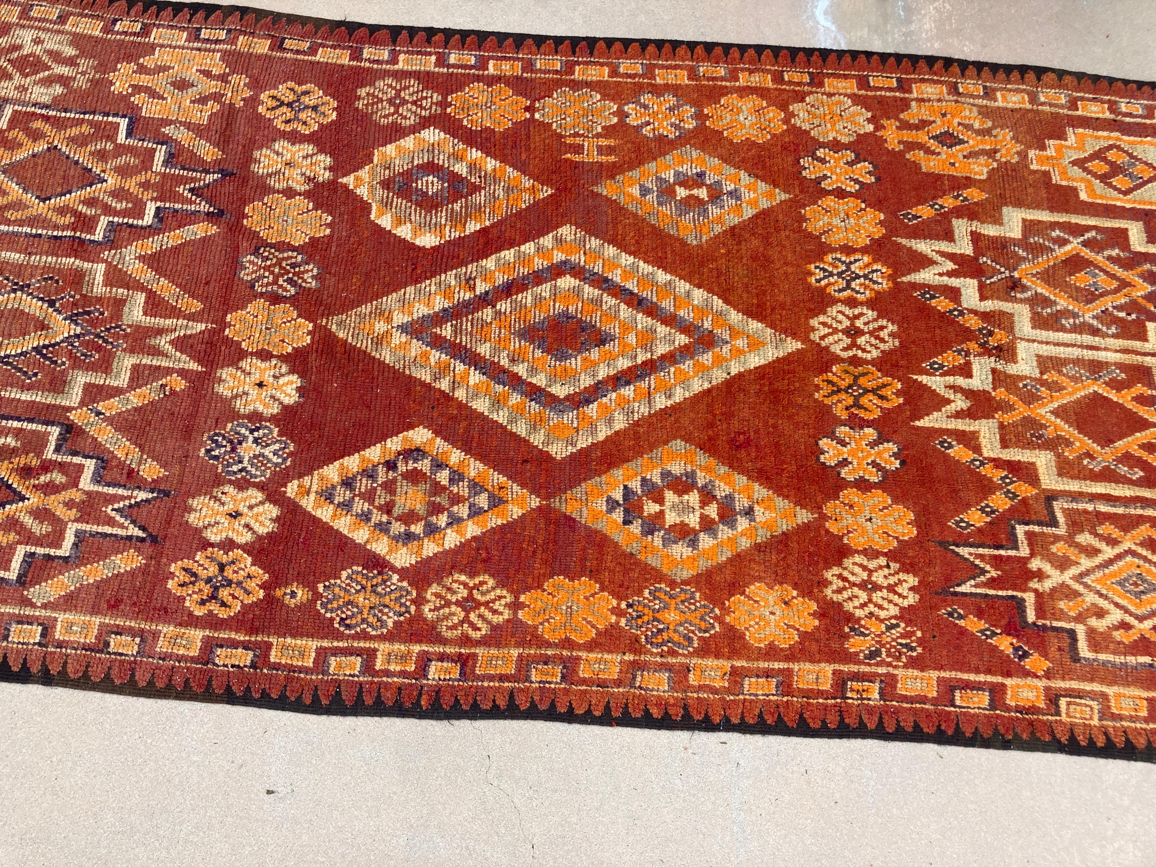 1960s Moroccan Vintage Hand-woven Boujad Tribal Area Rug For Sale 3