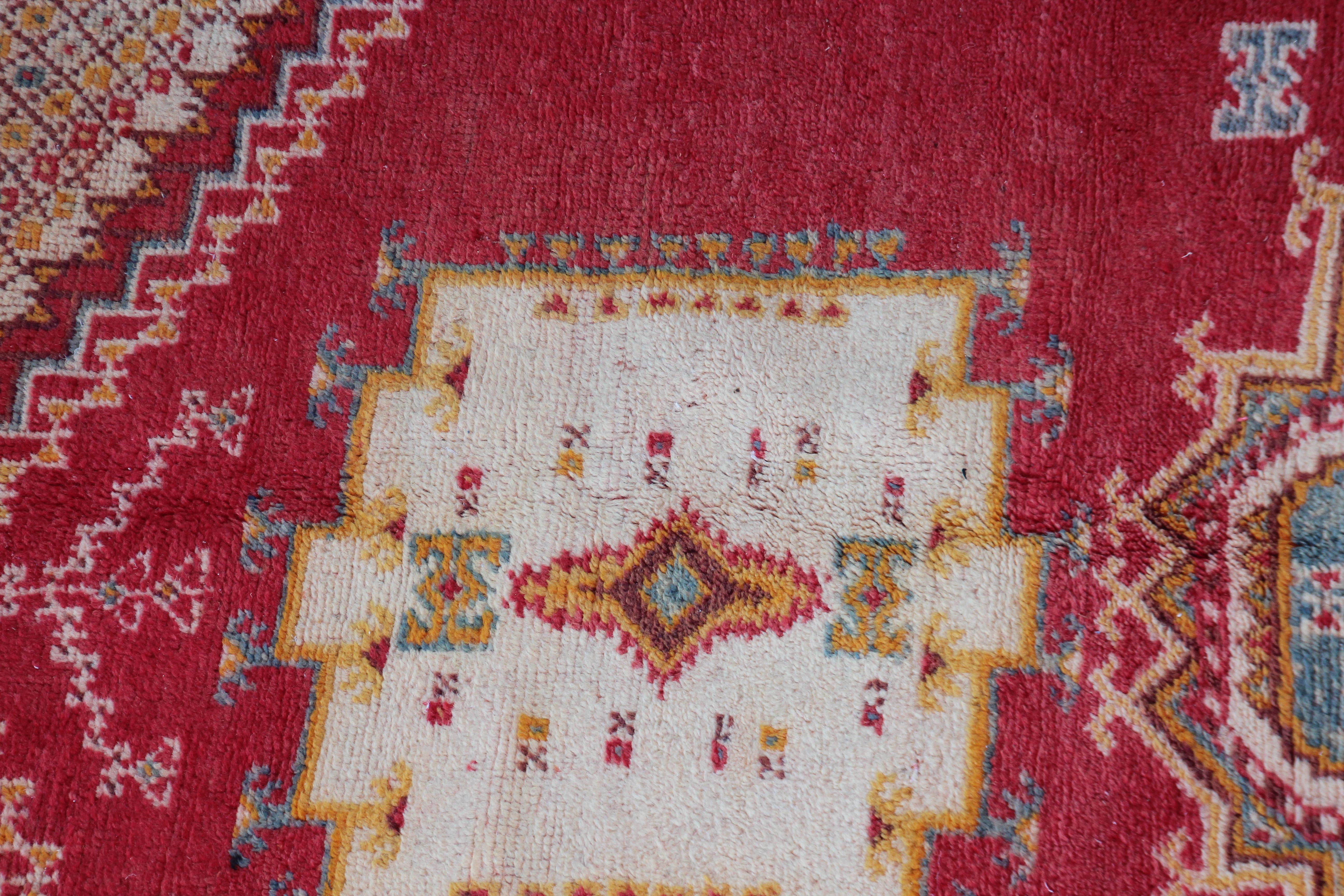 1960s Moroccan Vintage Hand-Woven Berber Rug For Sale 5