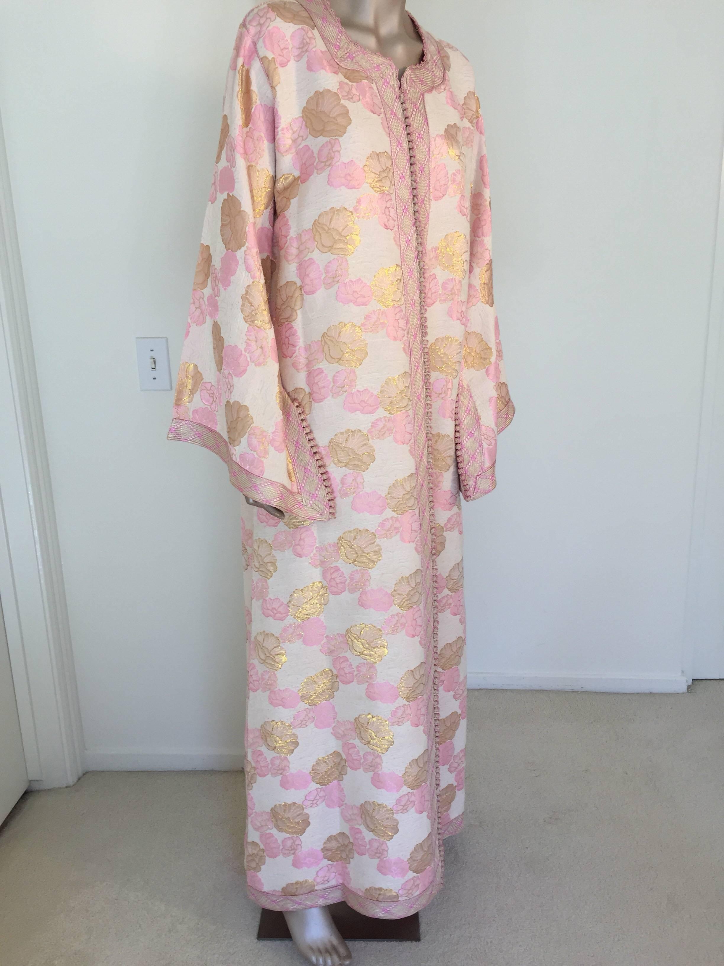 Elegant vintage designer brocade Moroccan kaftan, embroidered with pink and gold trim.
This chic Gypsy Bohemian maxi dress kaftan is embroidered and embellished with gold thread metallic trim. 
One of a kind made to measure designer Moroccan