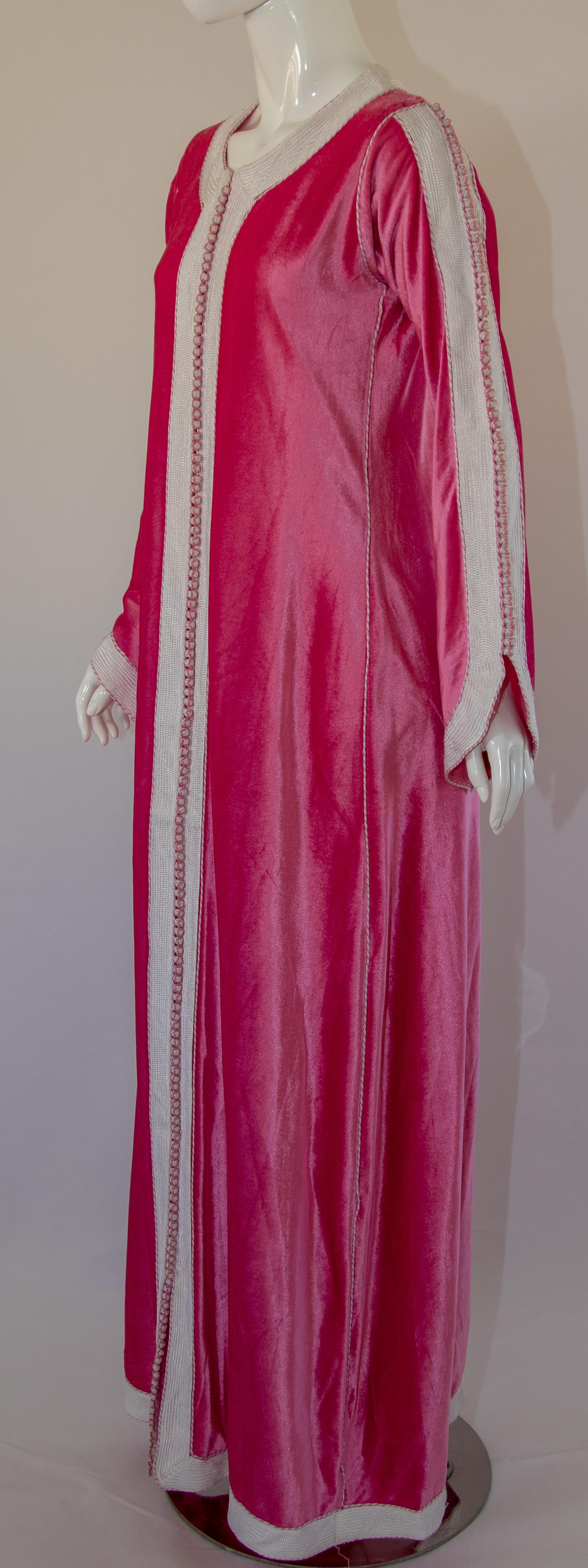 Moroccan Vintage Kaftan Fuchsia Velvet Bohemian Caftan 1970 For Sale 8