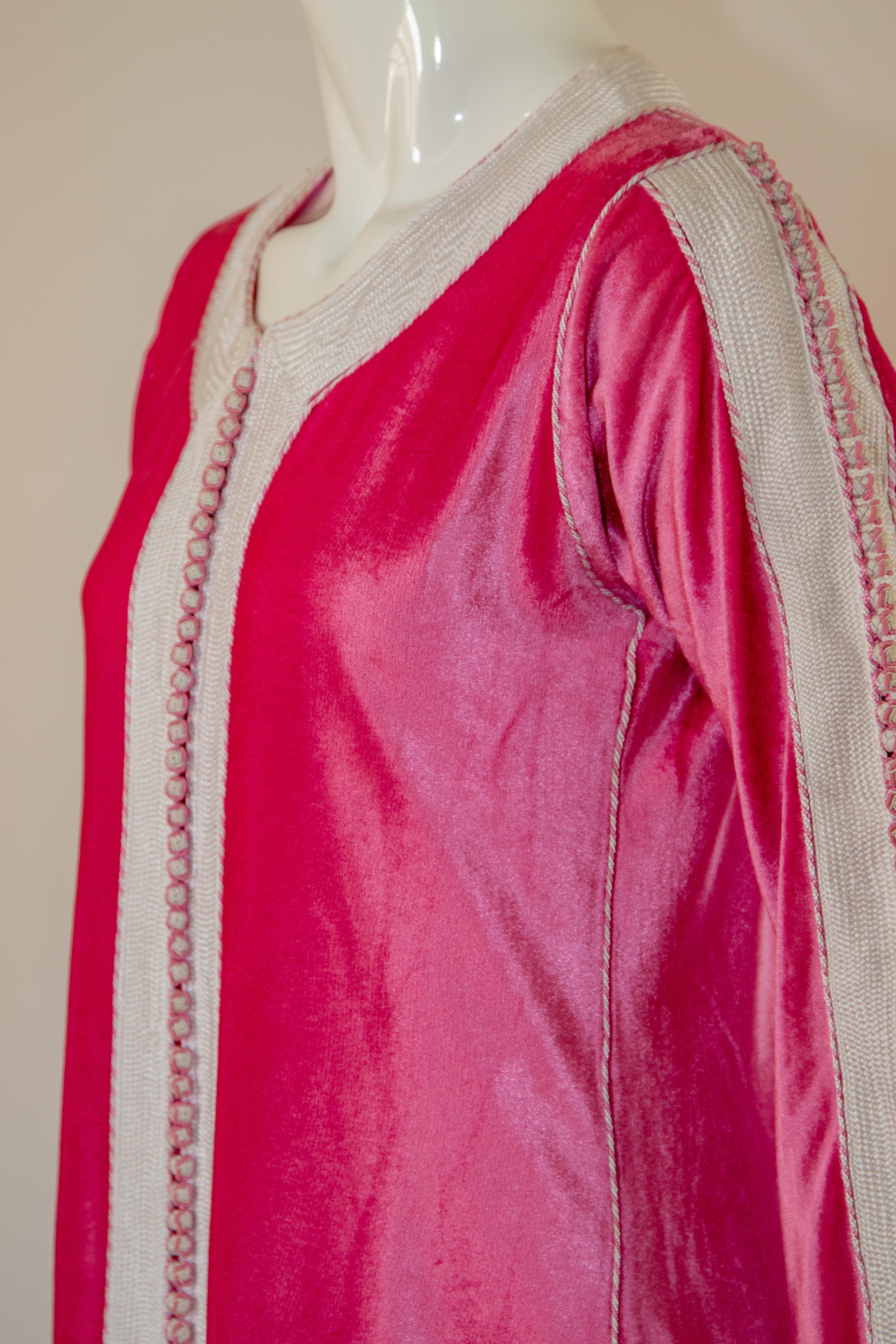 Moroccan Vintage Kaftan Fuchsia Velvet Bohemian Caftan 1970 For Sale 10