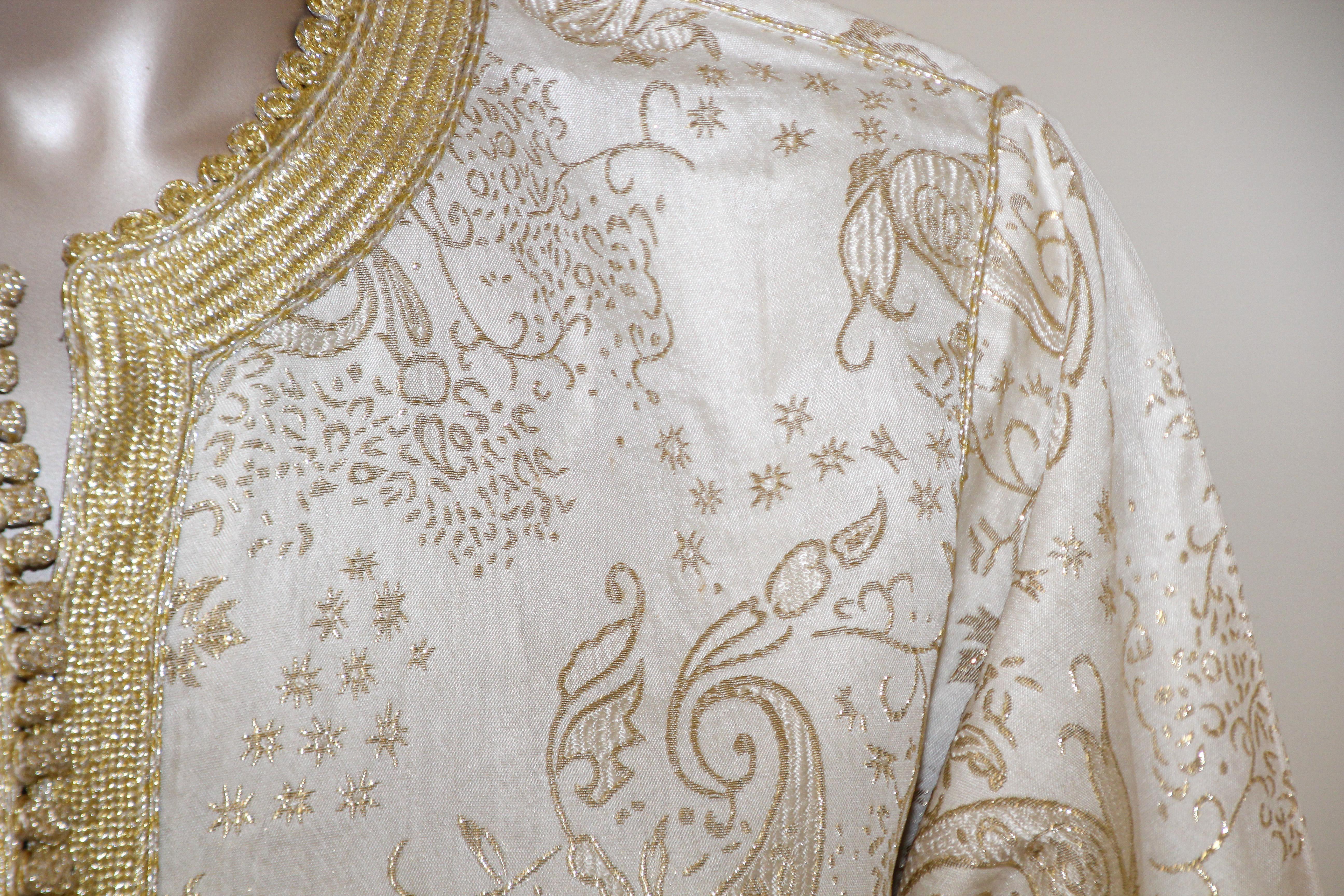 Moroccan Vintage Kaftan Gentleman Silver and Gold Caftan, circa 1970 Size Large For Sale 6