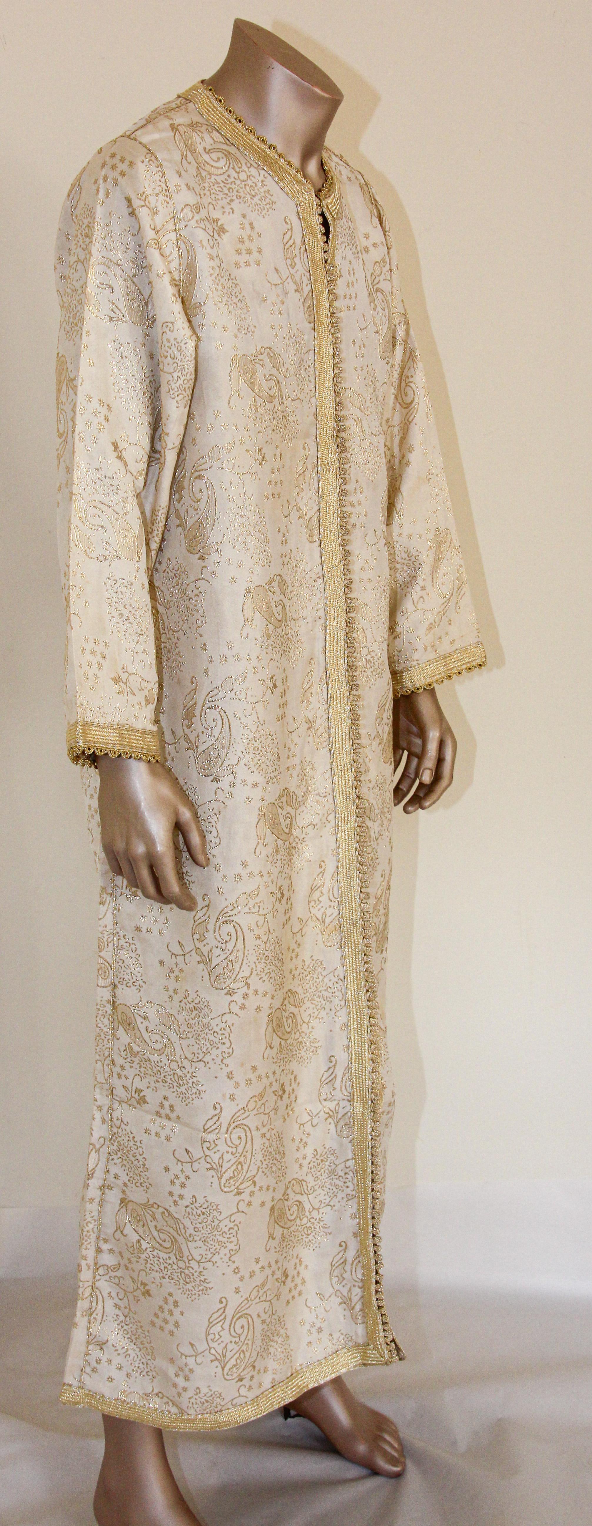 Moroccan Vintage Kaftan Gentleman Silver and Gold Caftan, circa 1970 Size Large For Sale 9