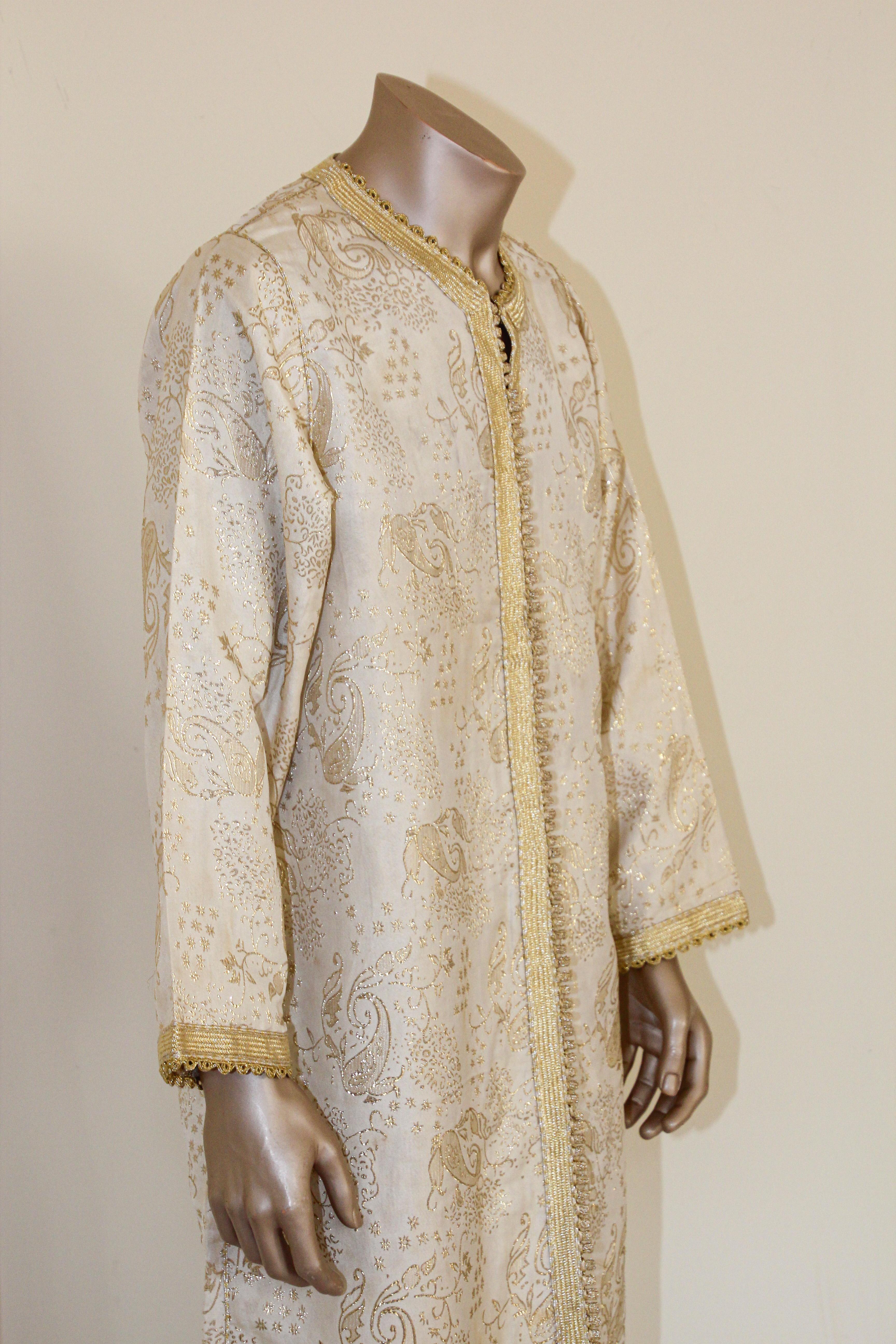 Moroccan Vintage Kaftan Gentleman Silver and Gold Caftan, circa 1970 Size Large For Sale 10