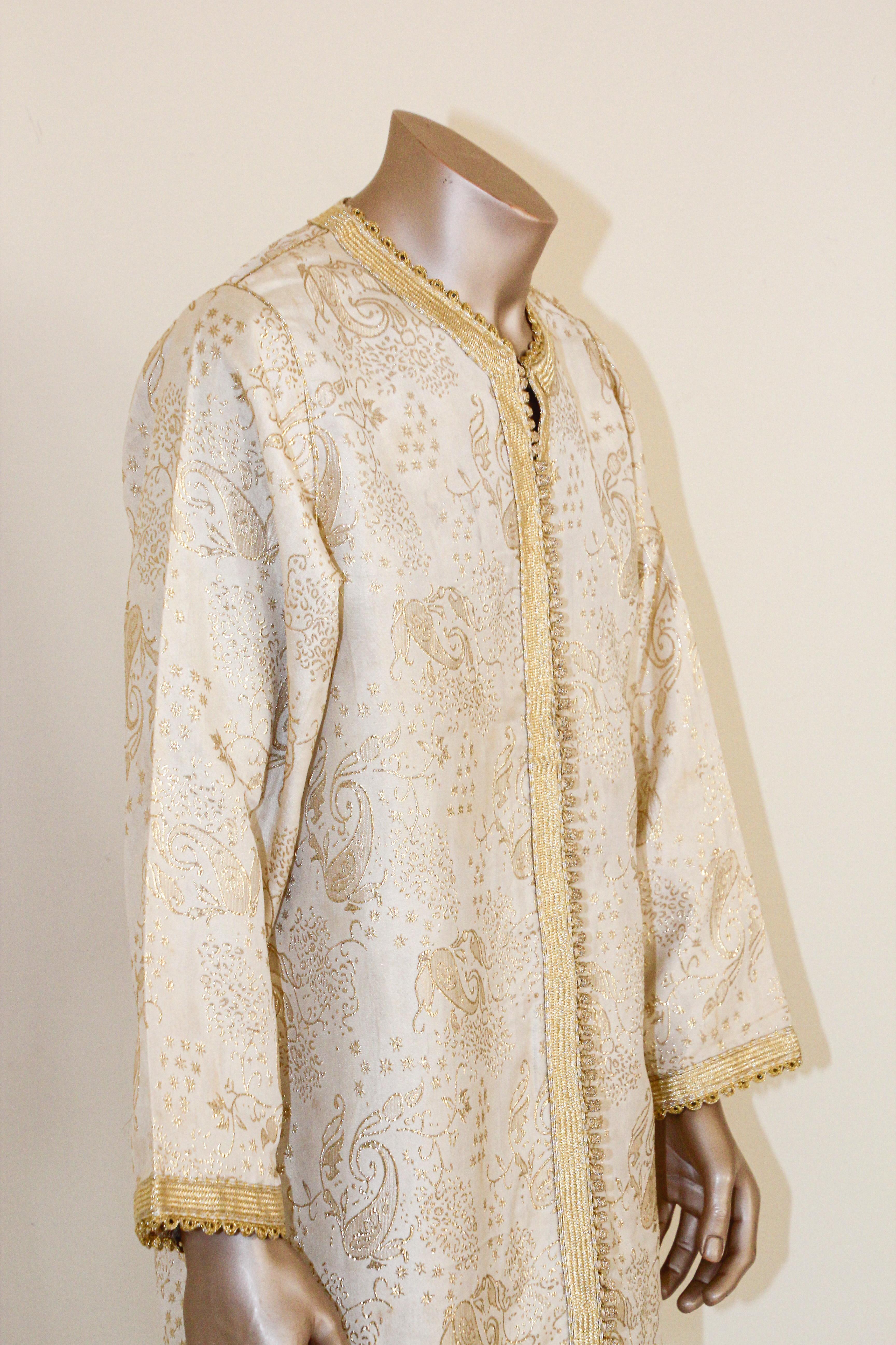 Moroccan Vintage Kaftan Gentleman Silver and Gold Caftan, circa 1970 Size Large For Sale 11