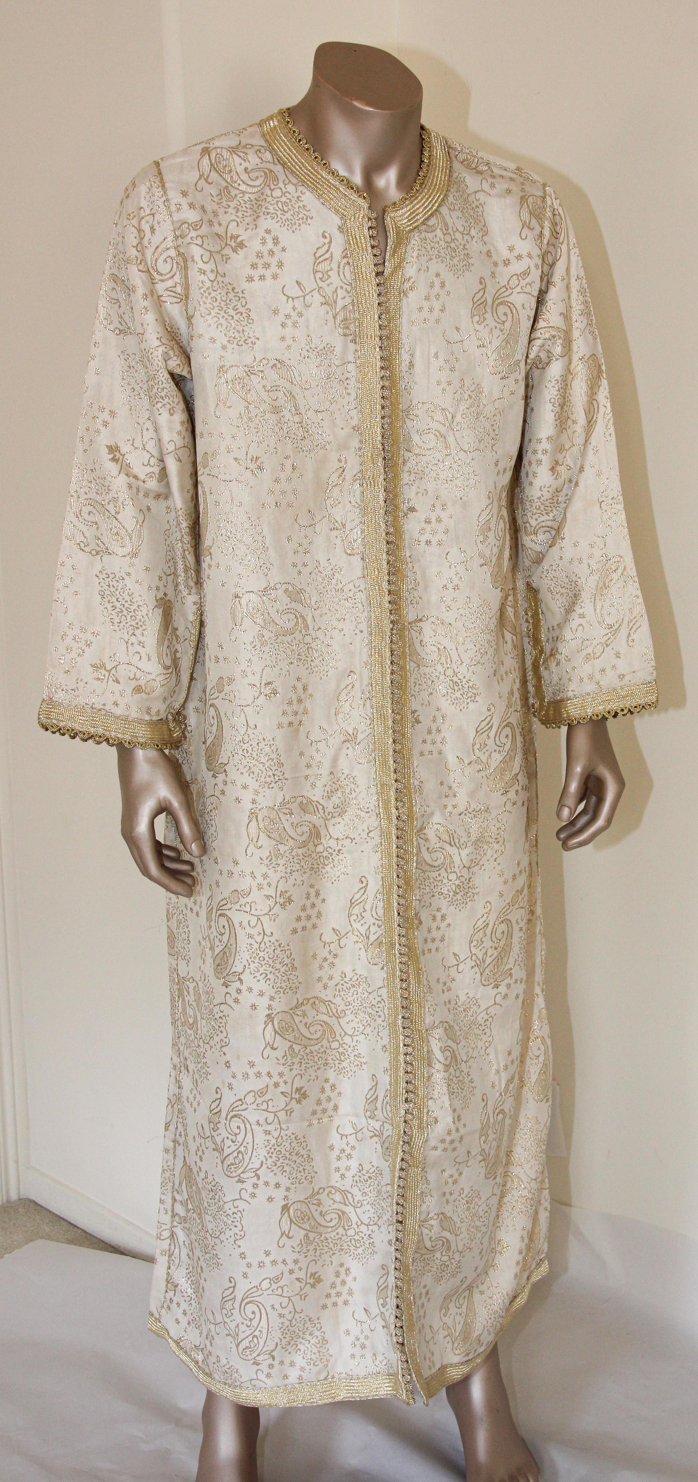 Moroccan Vintage Kaftan Gentleman Silver and Gold Caftan, circa 1970 Size Large For Sale 1