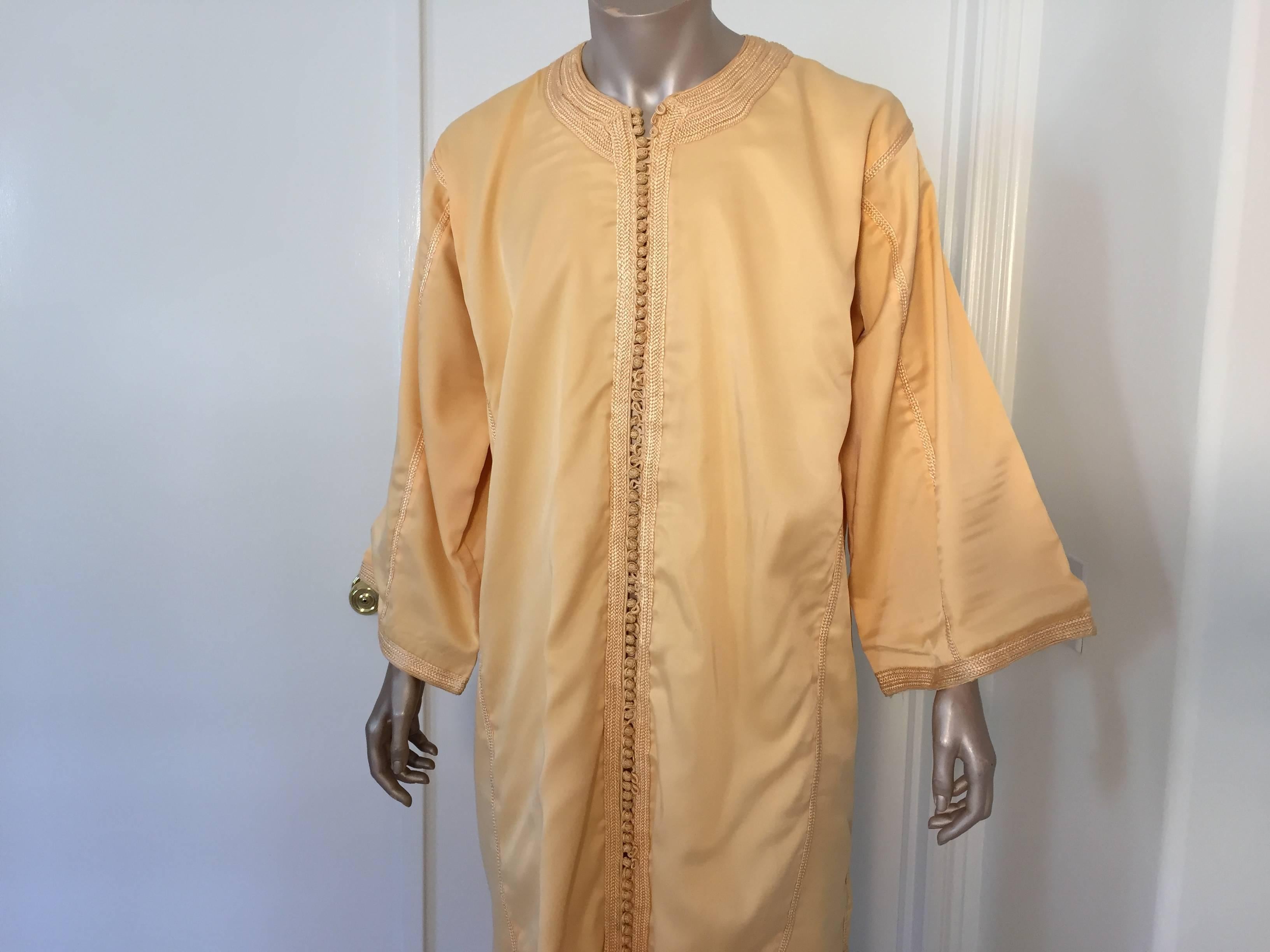 Marokkanischer Vintage-Kaftan für Herren aus Gelbgold, um 1970 (Maurisch) im Angebot