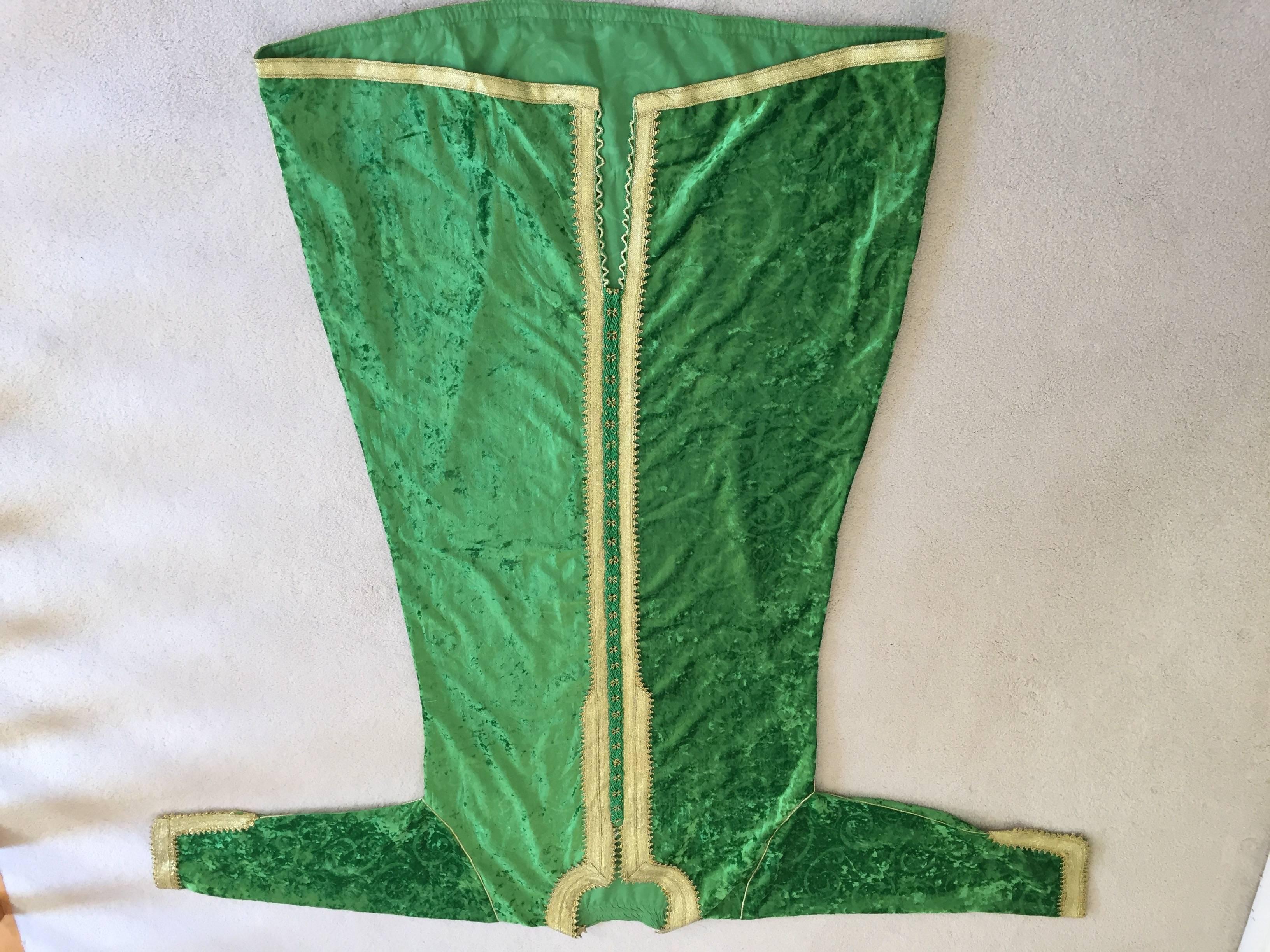 Caftan marocain vintage caftan en velours vert jade et or brodé, circa 1970 2
