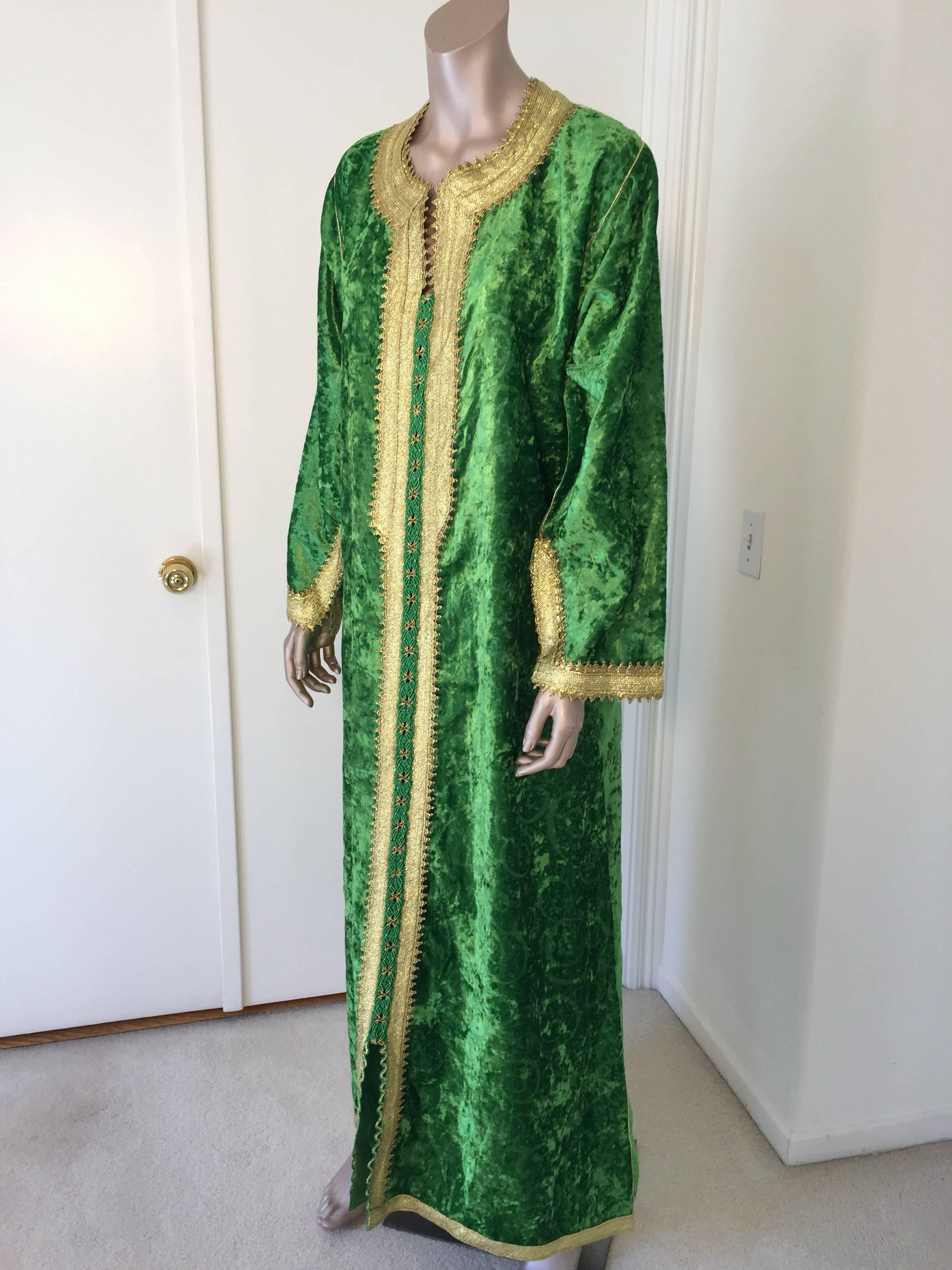 Velours Caftan marocain vintage caftan en velours vert jade et or brodé, circa 1970