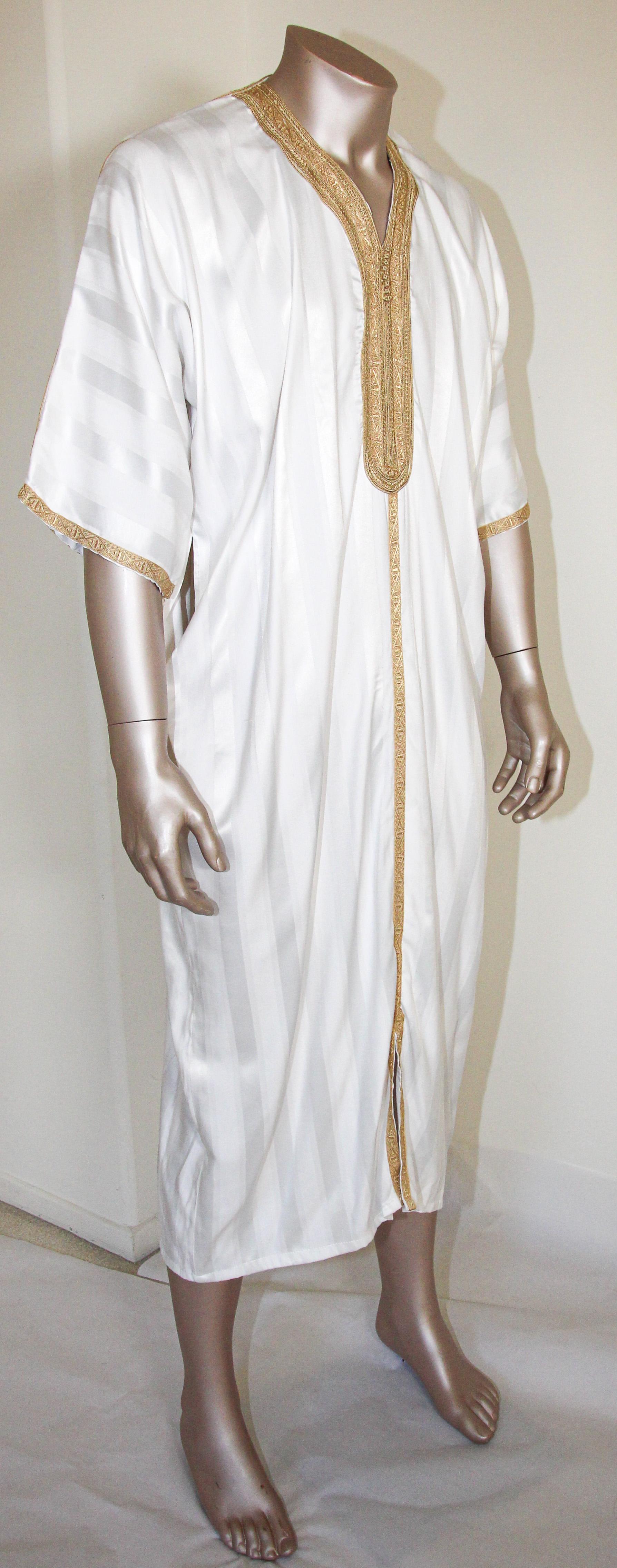 Moroccan Vintage Kaftan with Gold Trim, circa 1970 In Good Condition In North Hollywood, CA