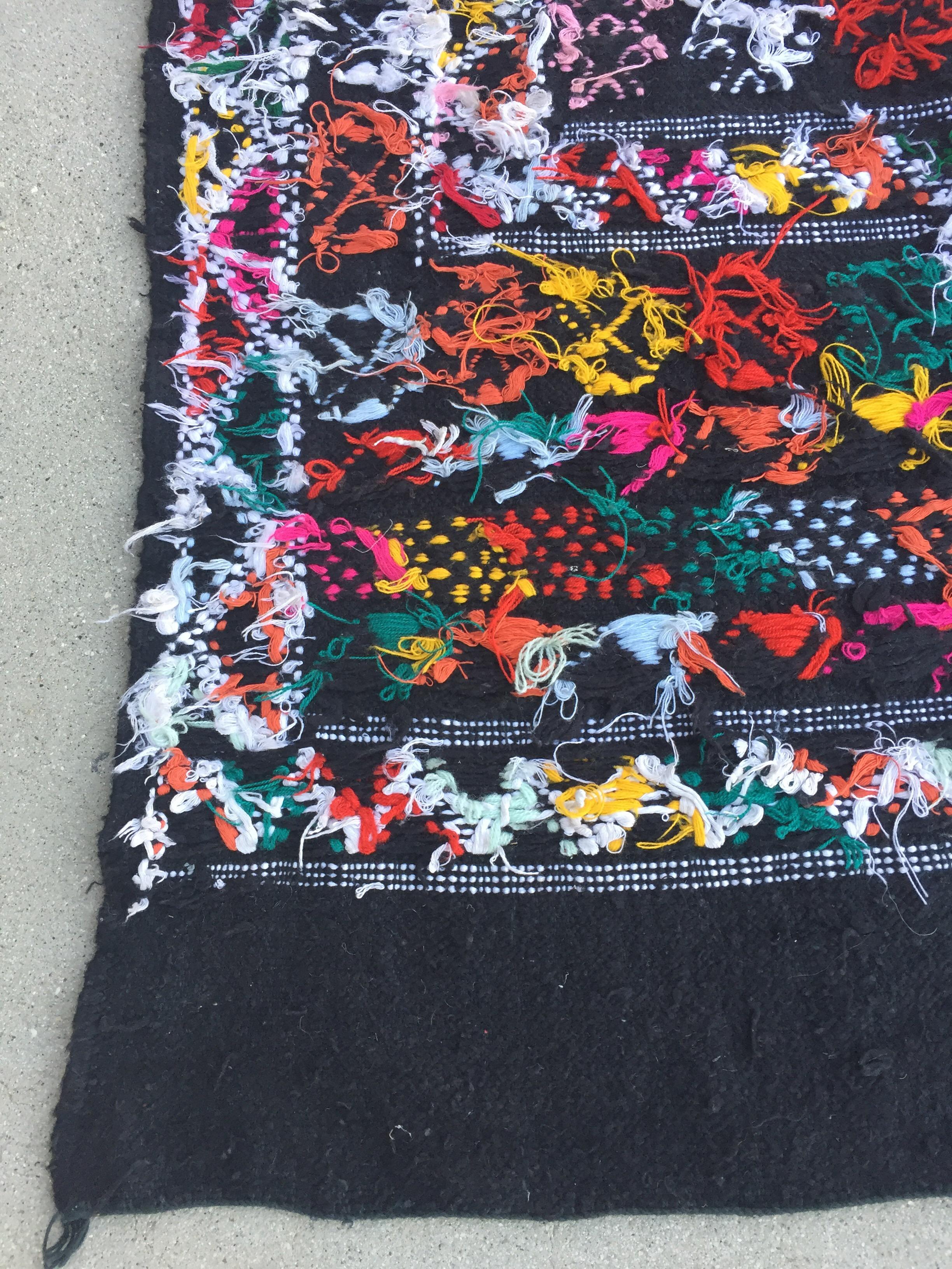 Rug & Kilim marocain vintage nord-africain noir tribal en vente 4