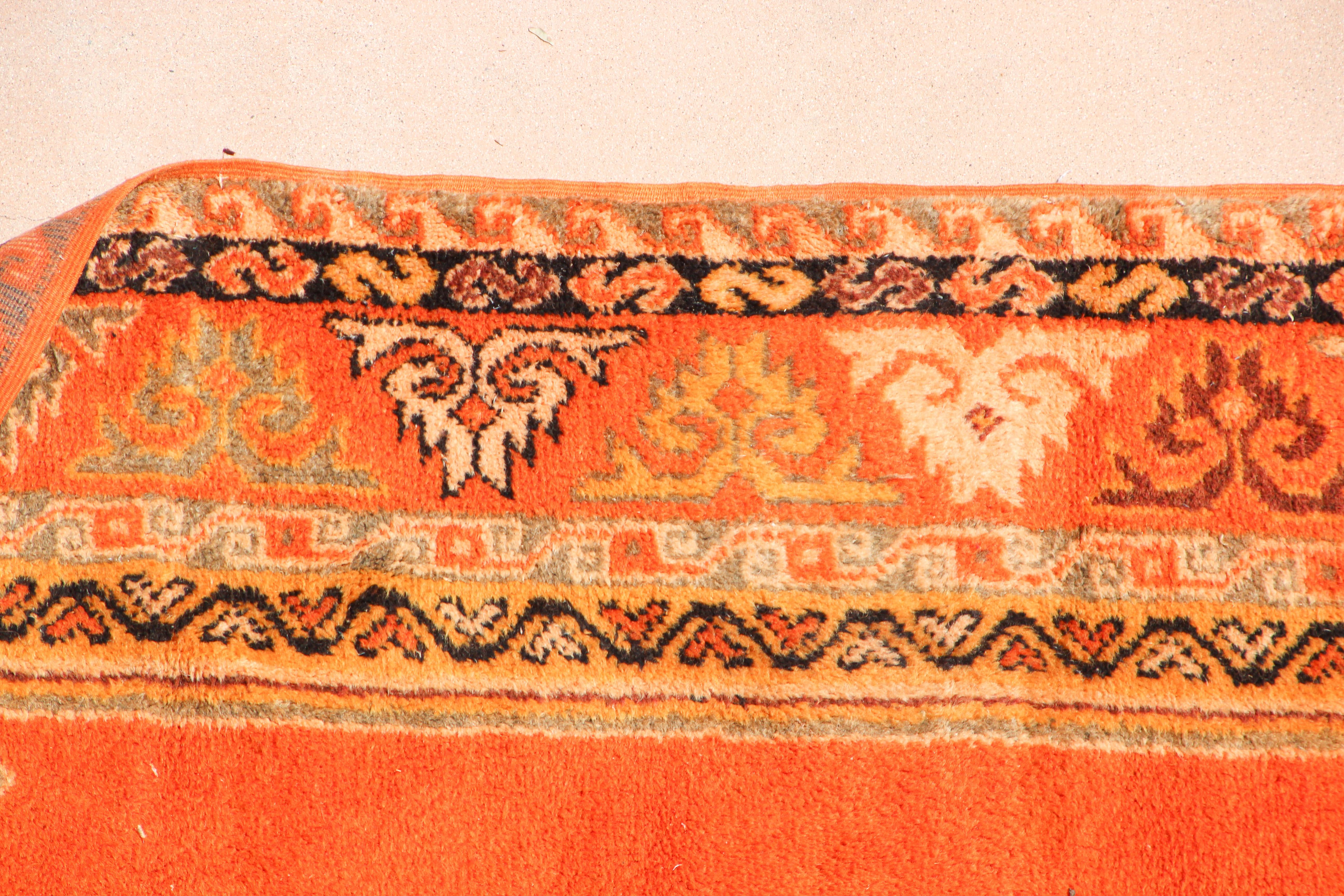Tapis marocain vintage à poils africains de couleur orange des années 1960 en vente 10