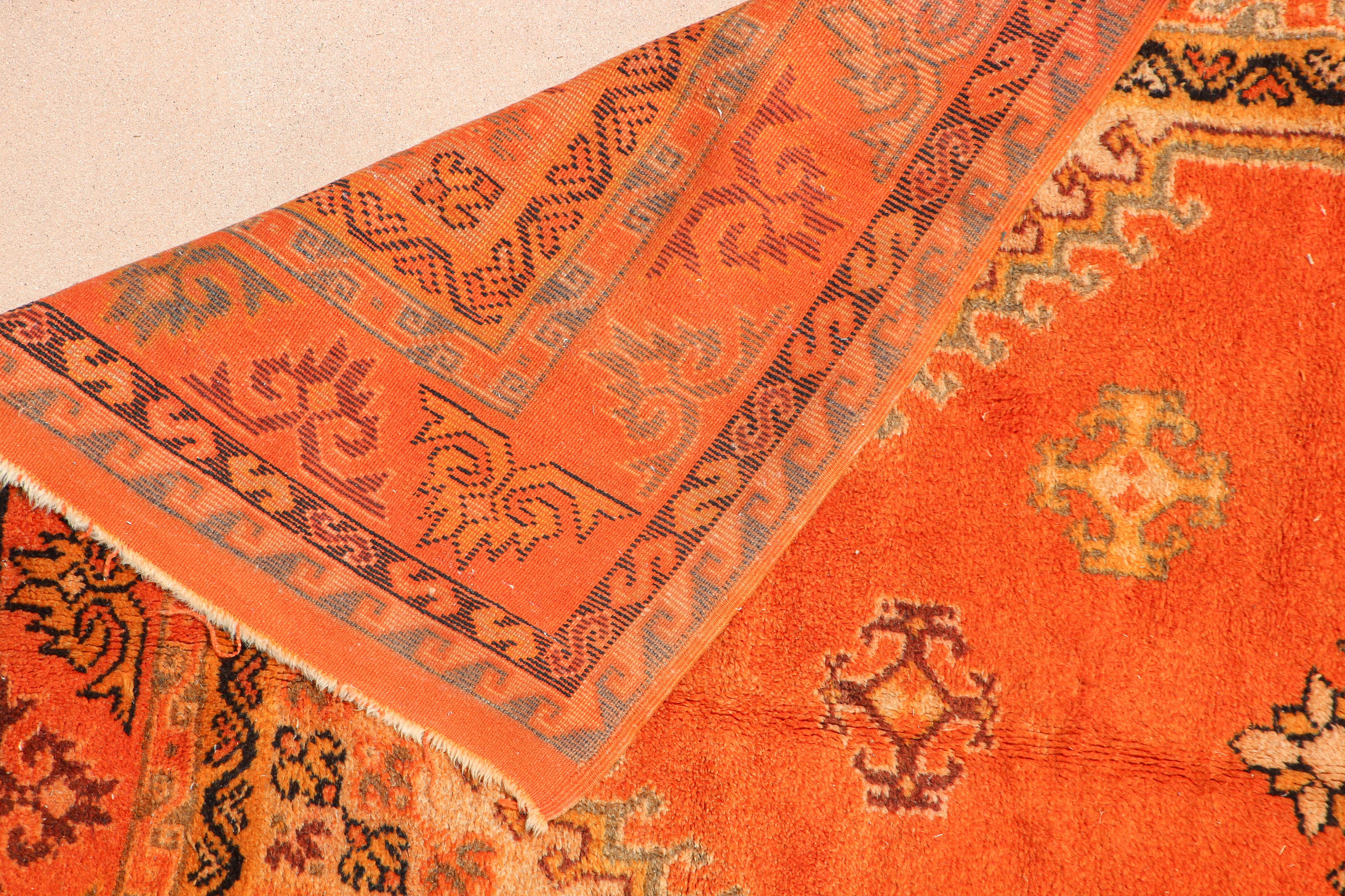 Tapis marocain vintage à poils africains de couleur orange des années 1960 en vente 11