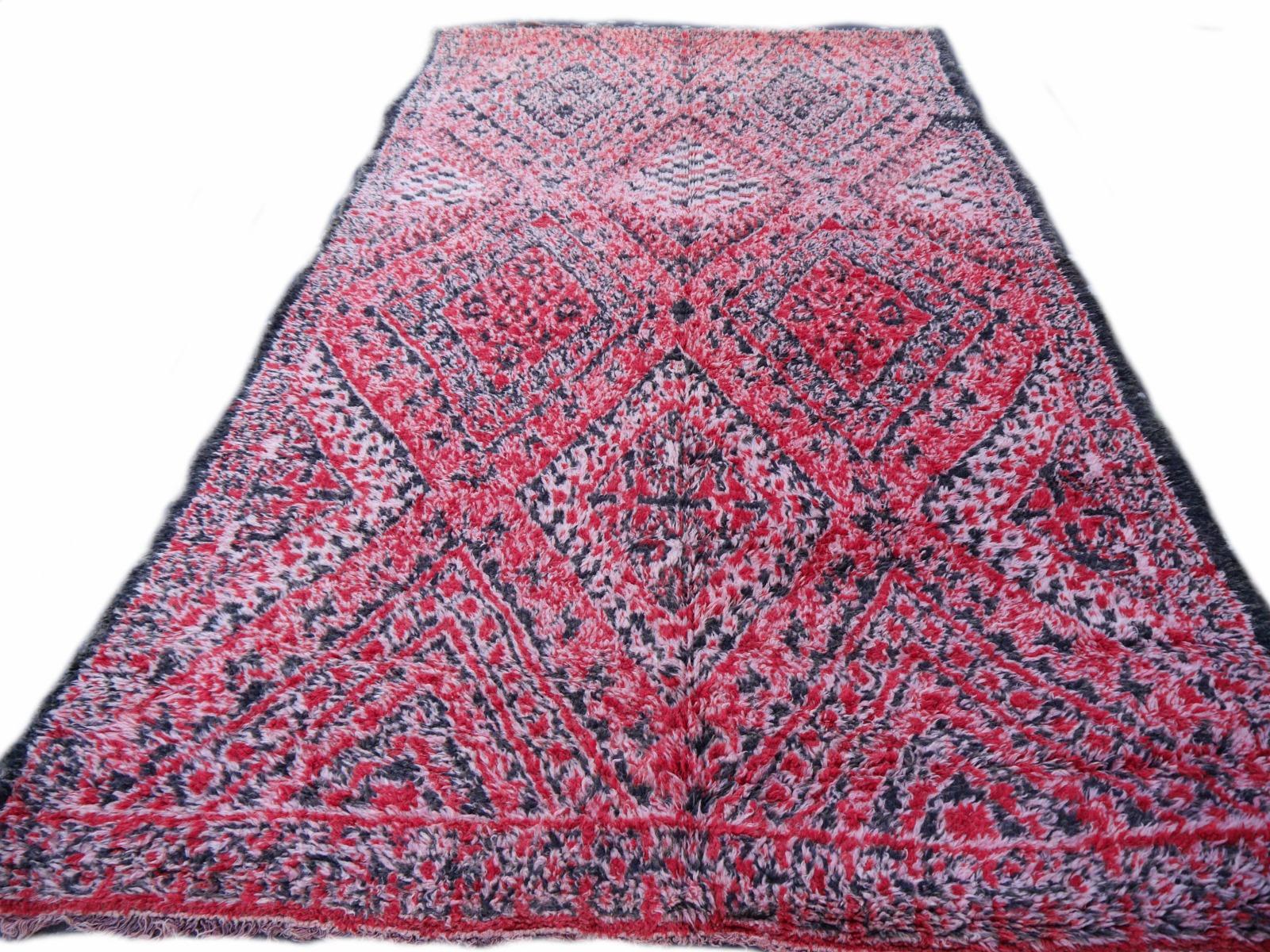 Moroccan Vintage Rug North African Diamond Design Wool Red Pink Charcoal White For Sale 4
