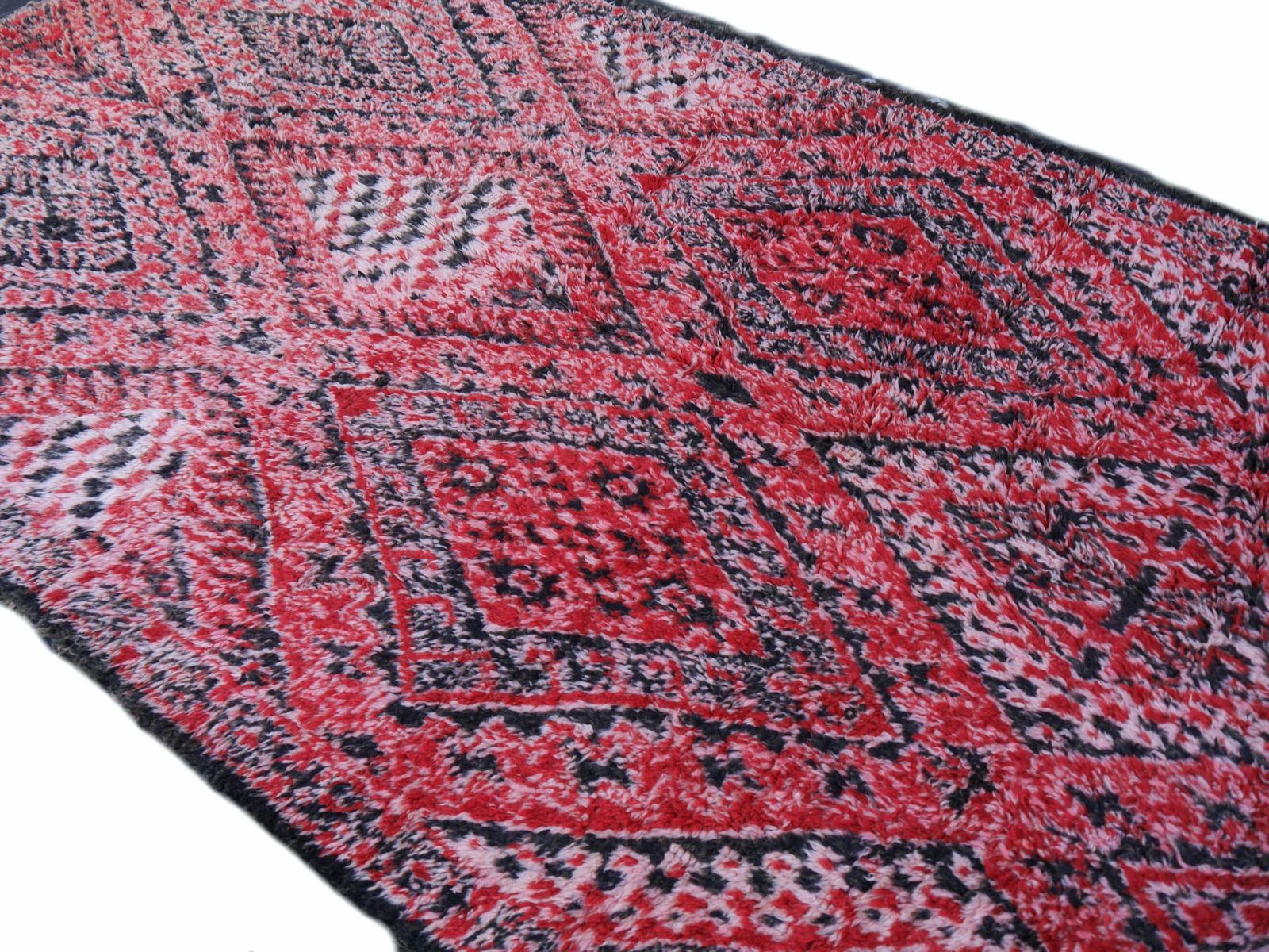 Moroccan Vintage Rug North African Diamond Design Wool Red Pink Charcoal White For Sale 8