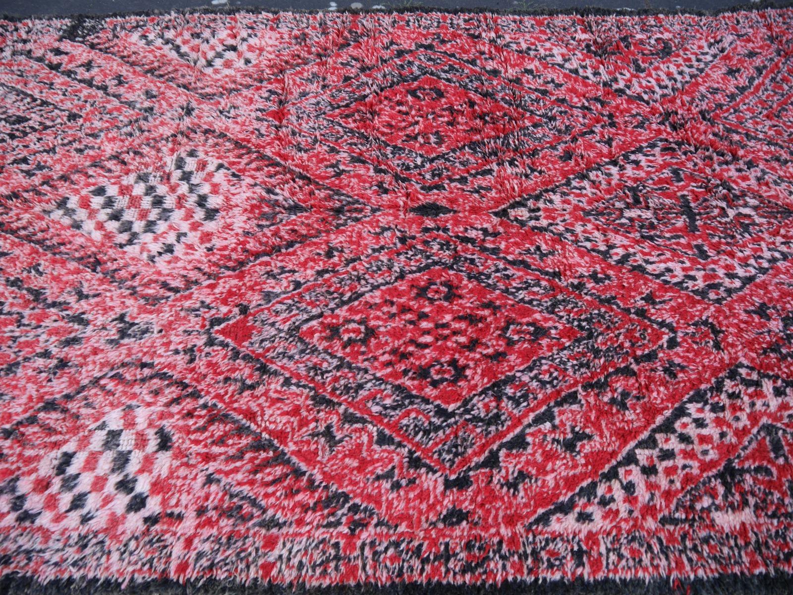 Moroccan Vintage Rug North African Diamond Design Wool Red Pink Charcoal White For Sale 10
