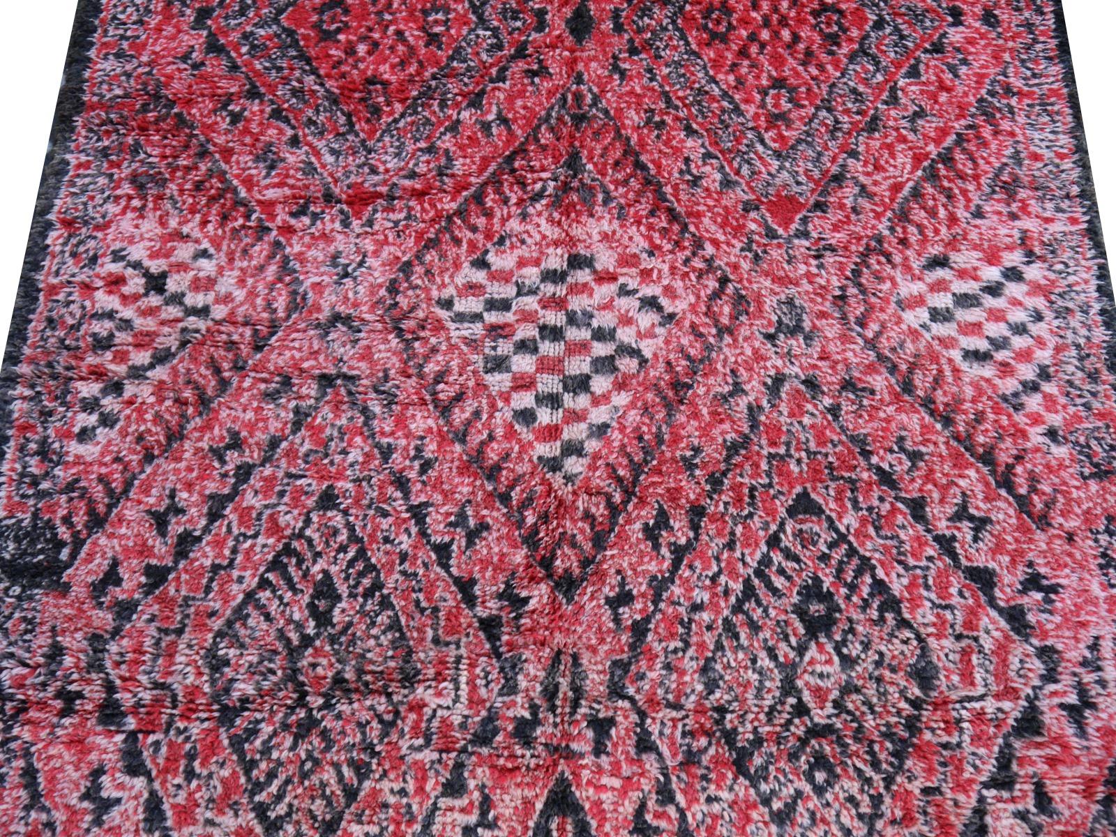 Moroccan Vintage Rug North African Diamond Design Wool Red Pink Charcoal White For Sale 13