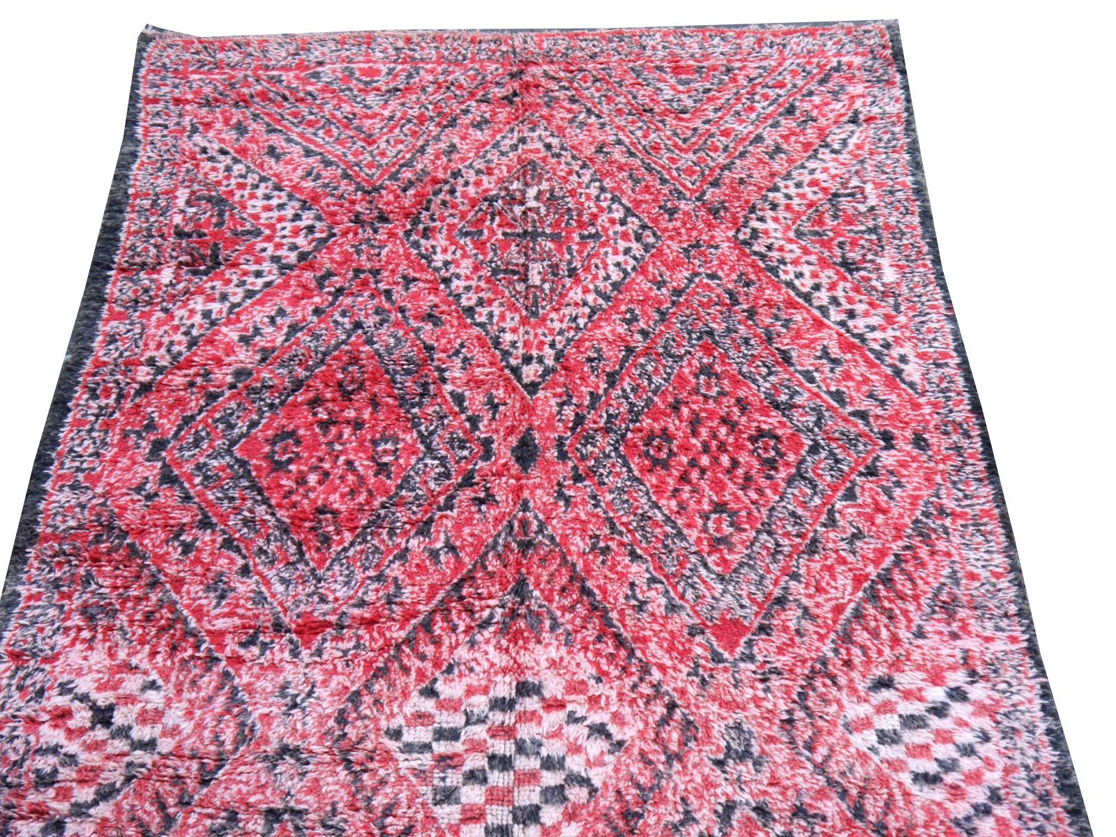 Moroccan Vintage Rug North African Diamond Design Wool Red Pink Charcoal White For Sale 14