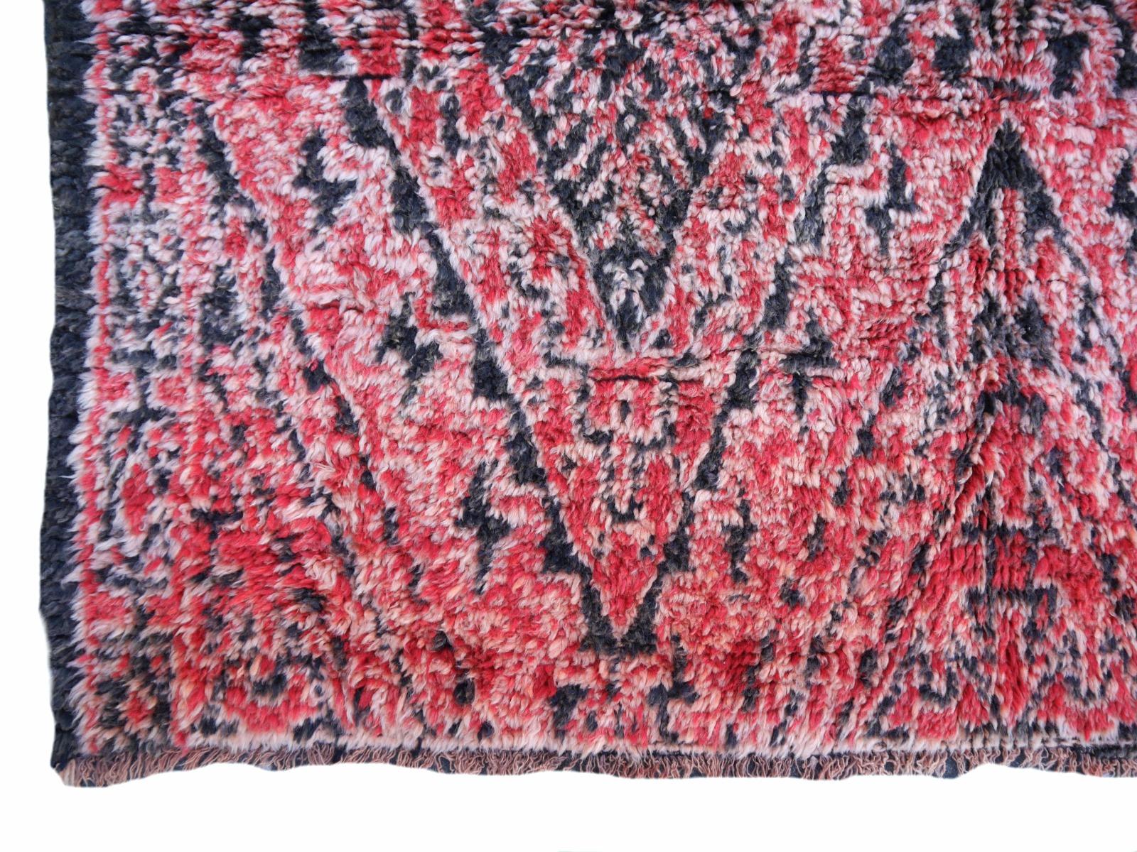 Laine Tapis marocain vintage Beni MGuild Afrique du Nord à motif de diamants en vente