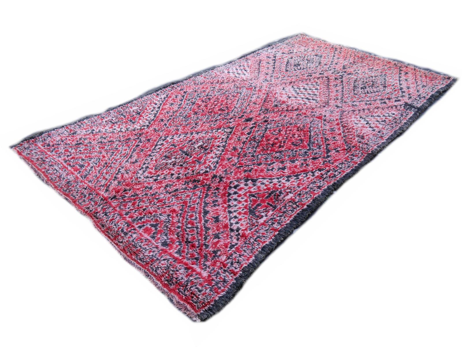 Moroccan Vintage Rug North African Diamond Design Wool Red Pink Charcoal White For Sale 3