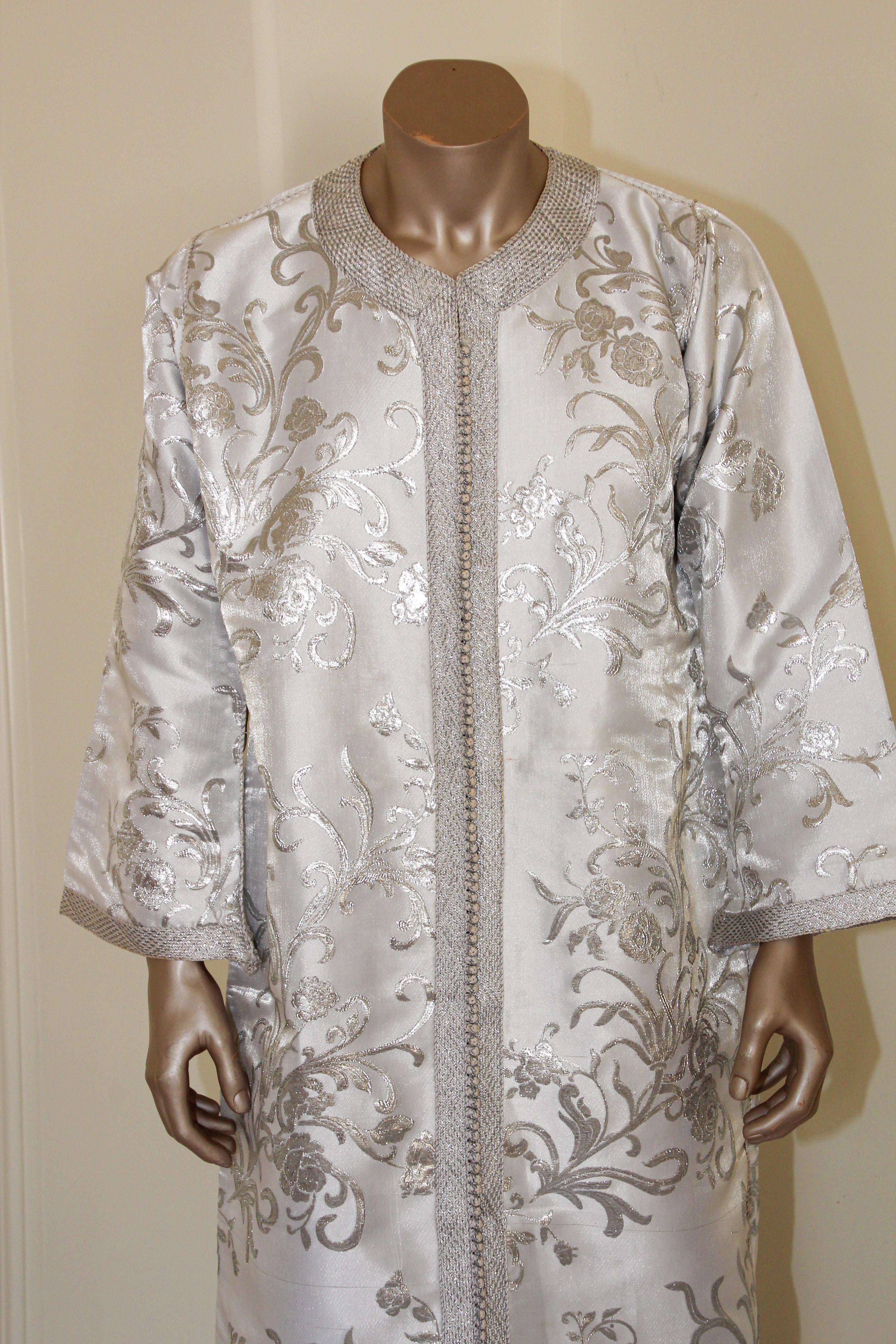 Elegant Moroccan gentleman silver damask fabric vintage caftan.
Moroccan vintage gentleman kaftan, circa 1970.
One of a kind custom Moroccan Middle Eastern gentleman vintage gown.
This vintage African kaftan features a traditional neckline, with