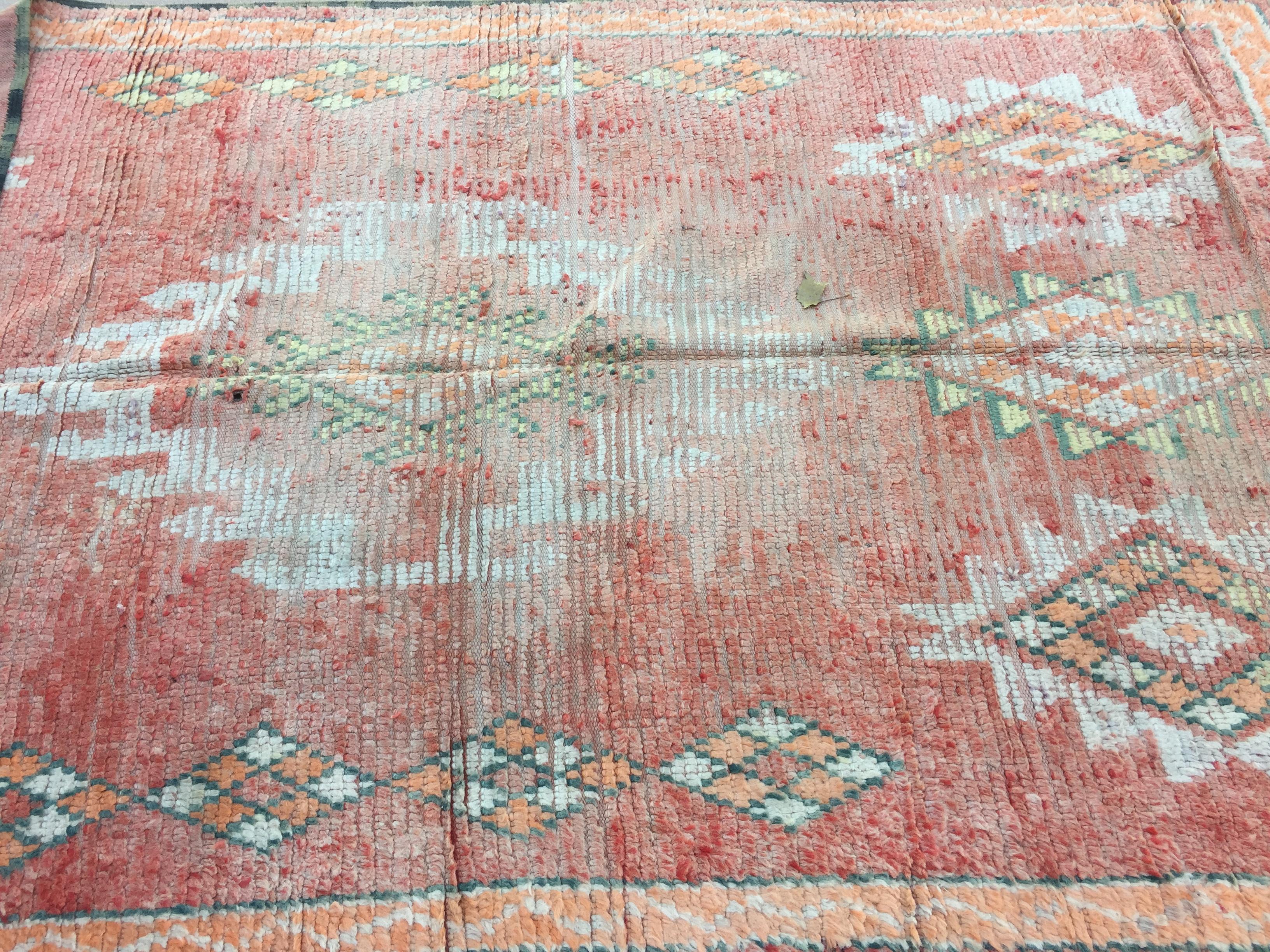 Alfombra tribal vintage marroquí, hacia 1960 en venta 6